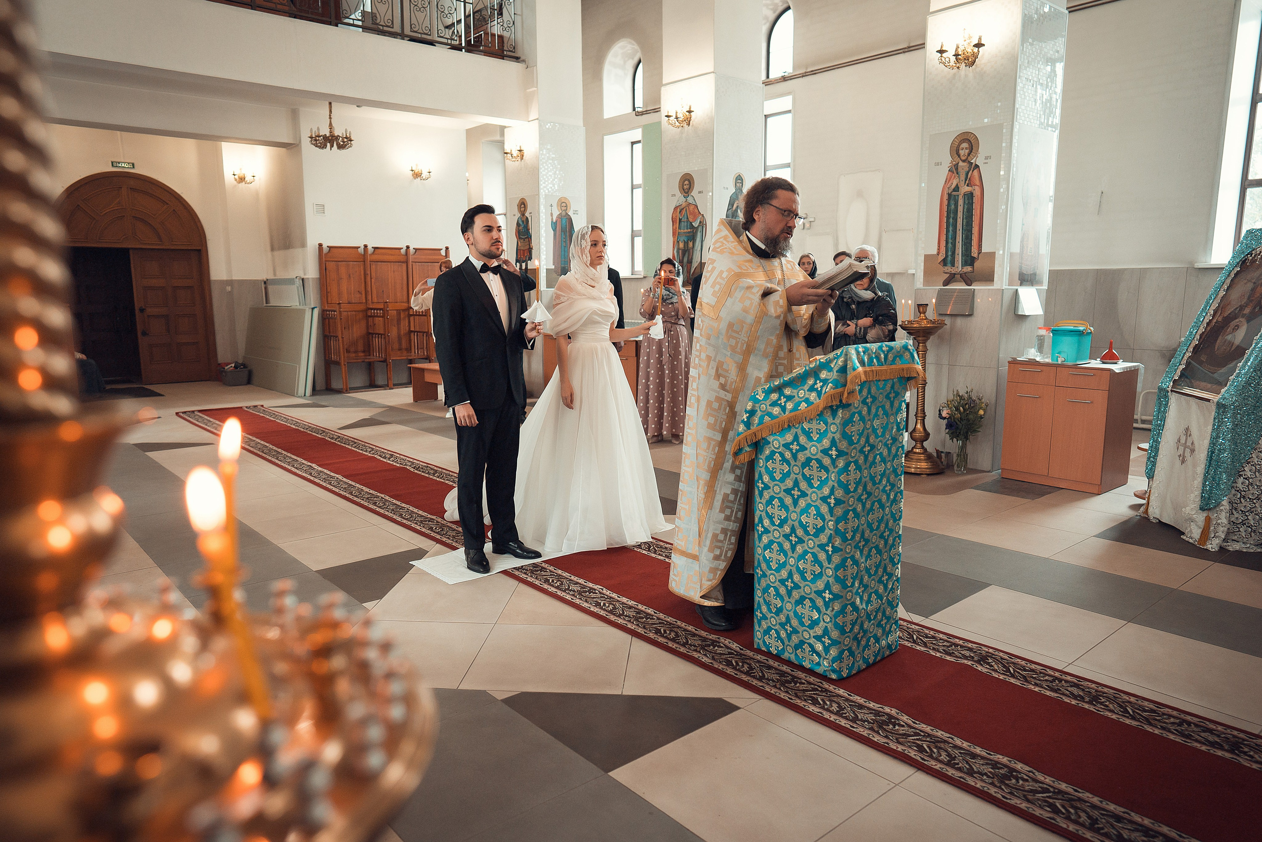 Таинство Венчания Ивана и Полины Храм Феодора Тирона. Фотограф на Крещение и Венчание в Красноярске Рамазанова Юлия
