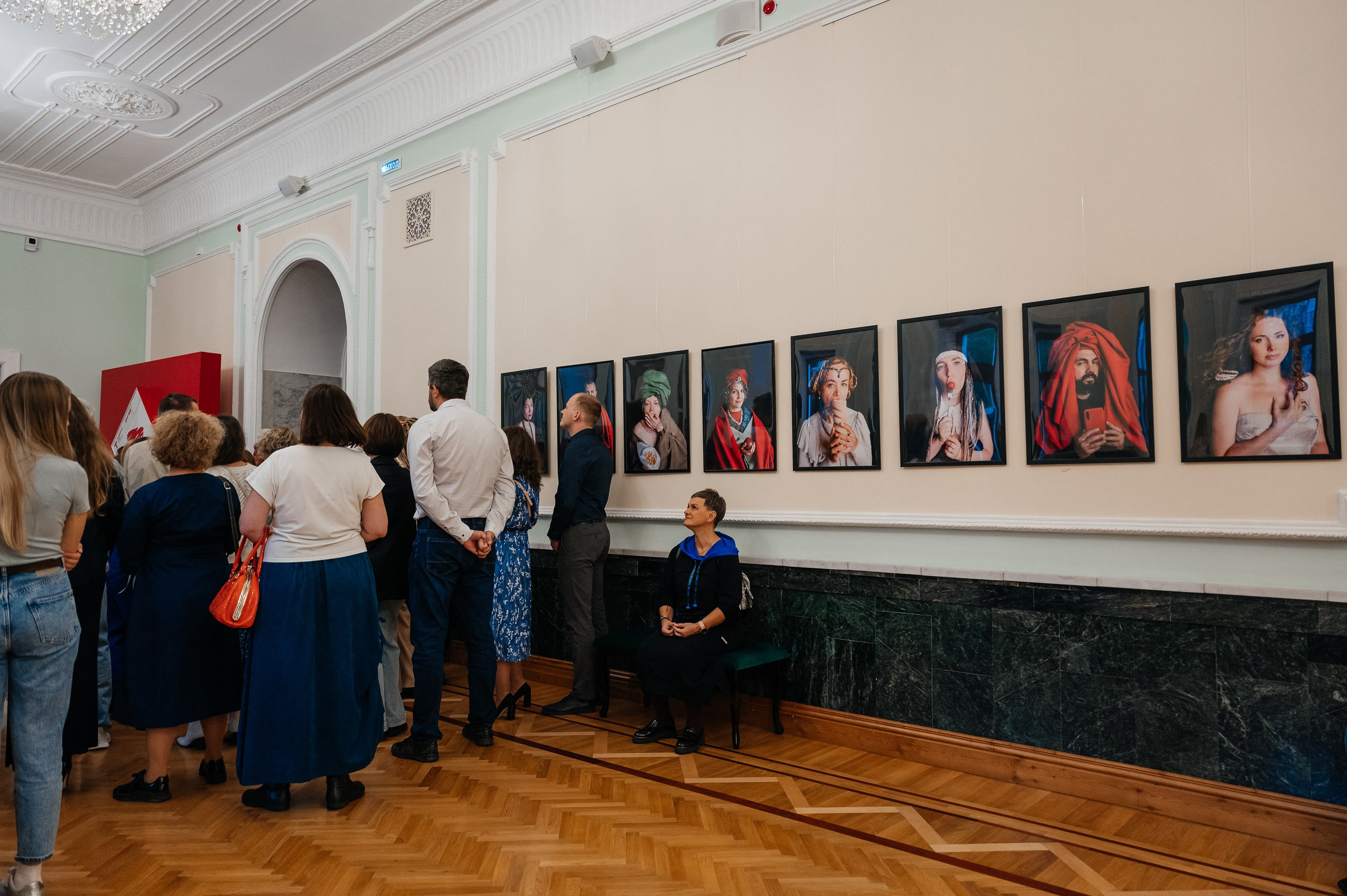 Открытие выставки Кати Васильевой в Молодежном театре. Wedding and family photographer USA