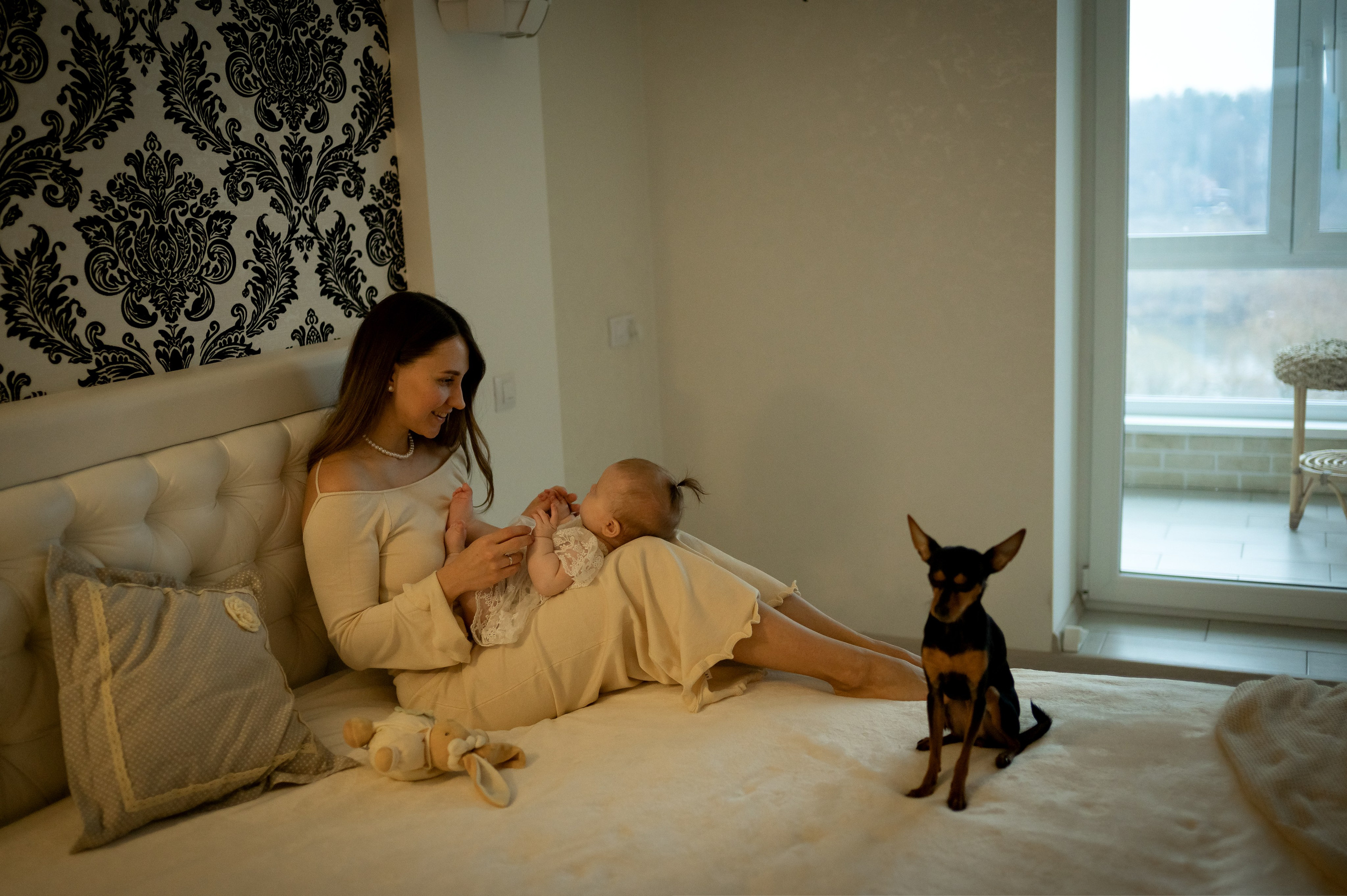 Родители с новорожденным малышом. Фотограф новорождённых, семейный, школьный в городе Калуге Евгения