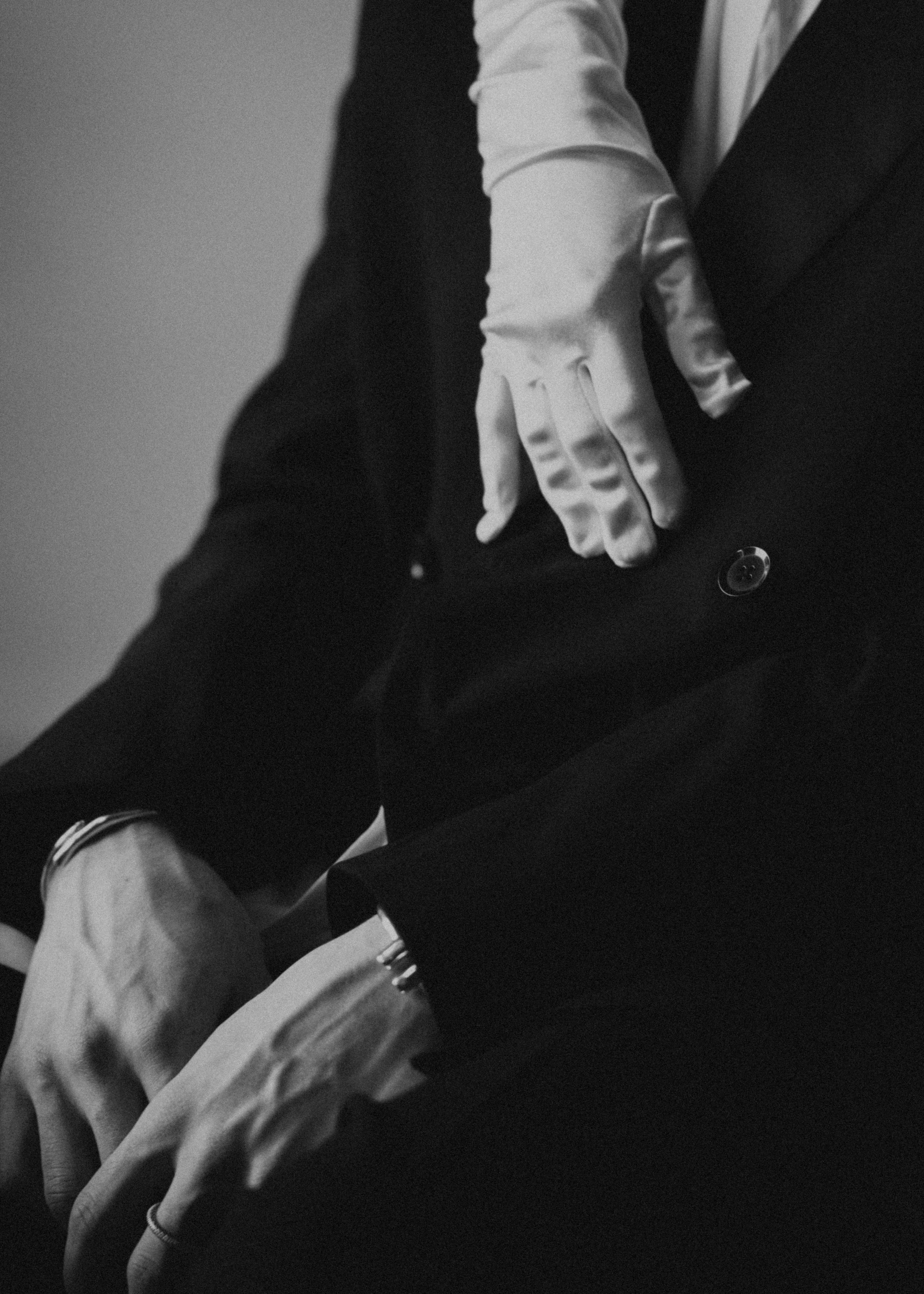  Свадебный фотограф Михайловка — романтичная студийная фотосессия молодоженов.