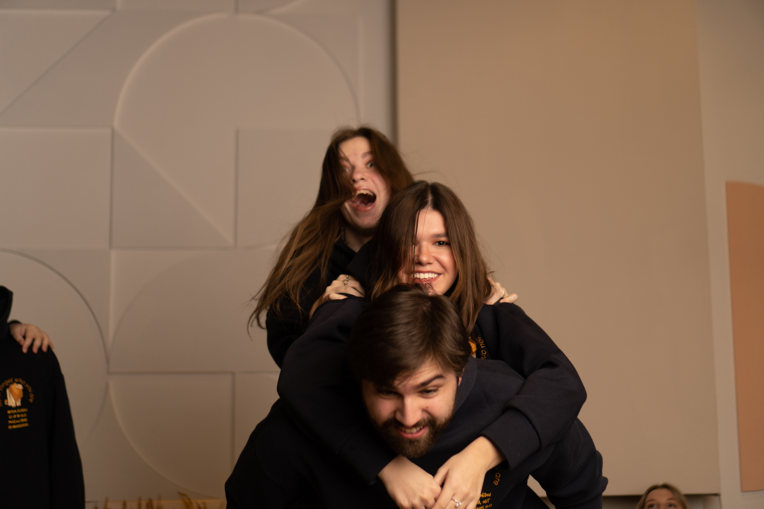 Фотограф на выпускной цена. Профессиональный фотограф в Москве Кабардин Тихон