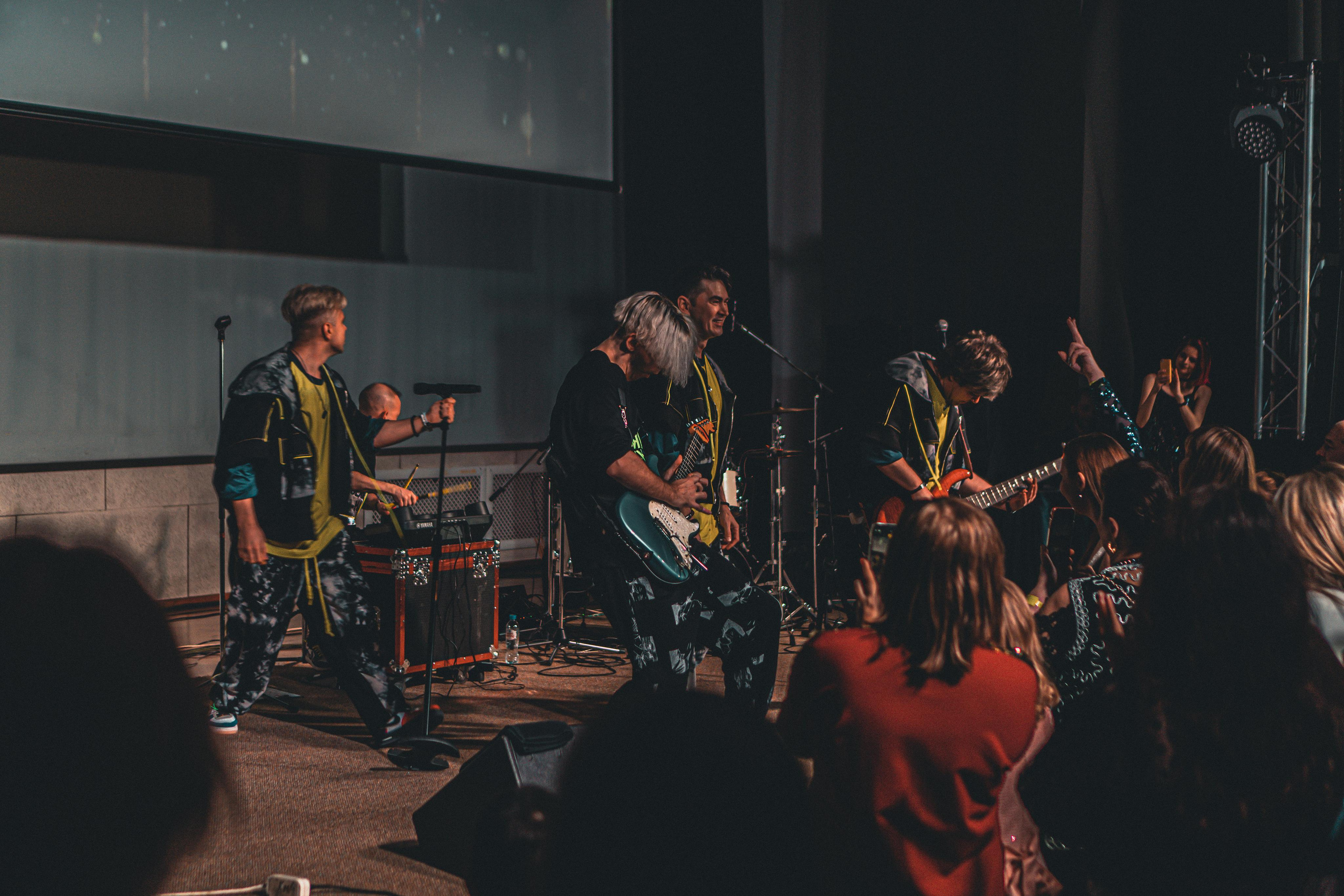 Концертная съемка цена. Профессиональный фотограф в Москве Кабардин Тихон