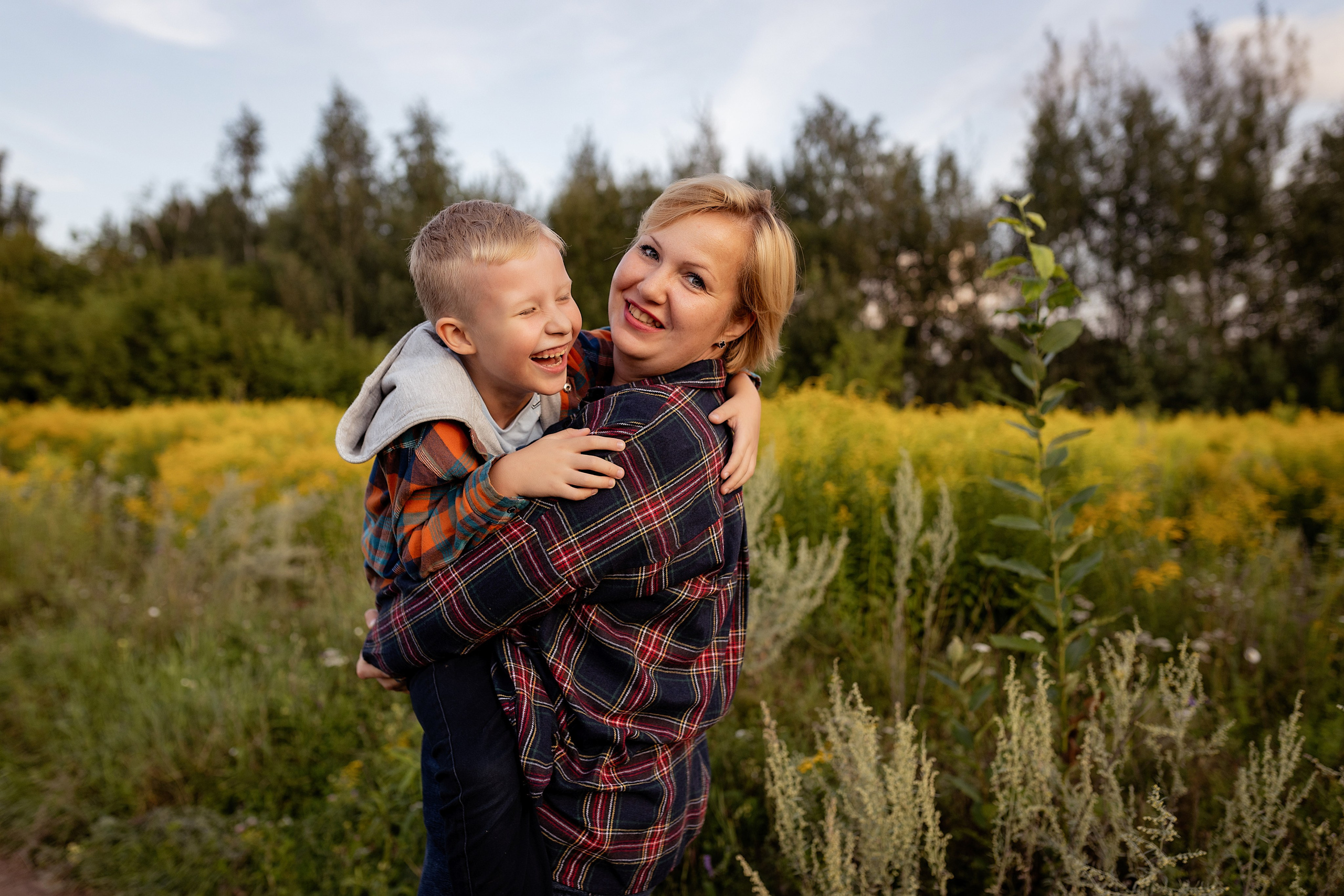 Закатная фотосессия в поле. Фотограф в Железнодорожном и Балашихе