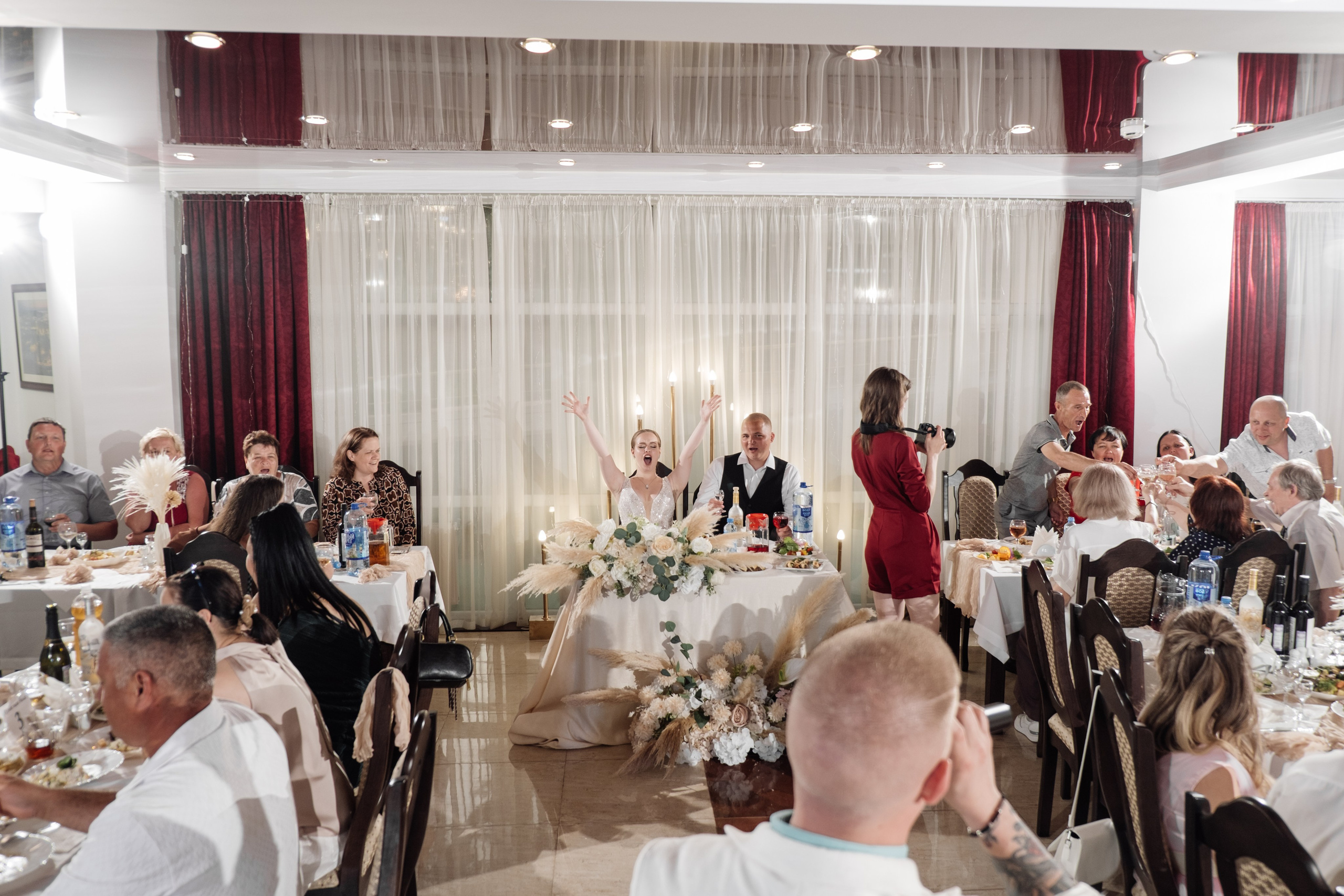 Свадебный ретопртаж. Профессиональная фотосъемка в Крыму. Натуральные эмоции и живые кадры. Забронируйте дату прямо сейчас!