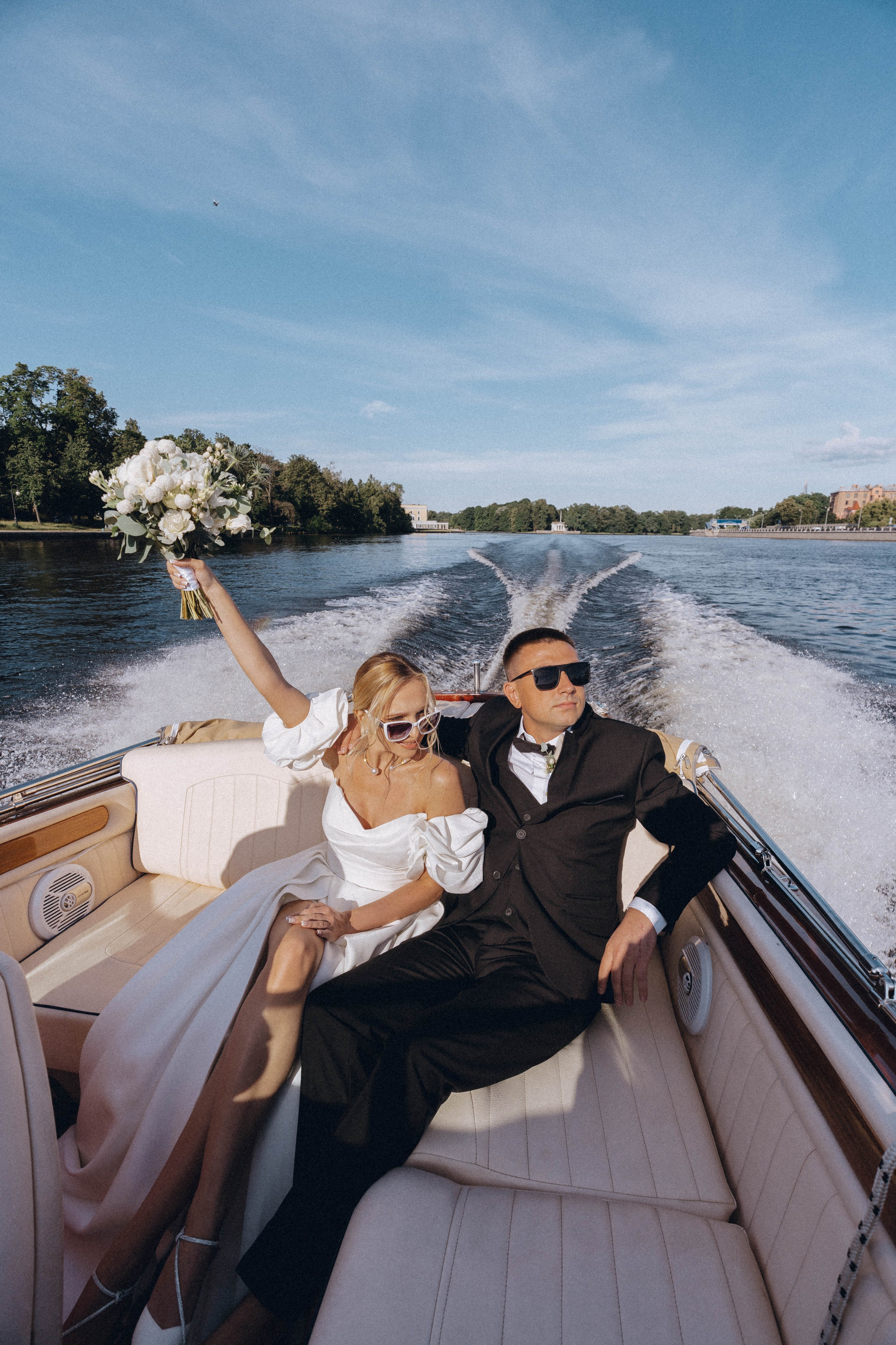 СВАДЕНБНАЯ СЬЕМКА НА КАТЕРЕ ПО КАНАЛАМ САНКТ-ПЕТЕРБУРГА И В АКВАТОРИИ НЕВЫ. Профессиональный фотограф, Санкт-Петербург — Виктория Богомолова