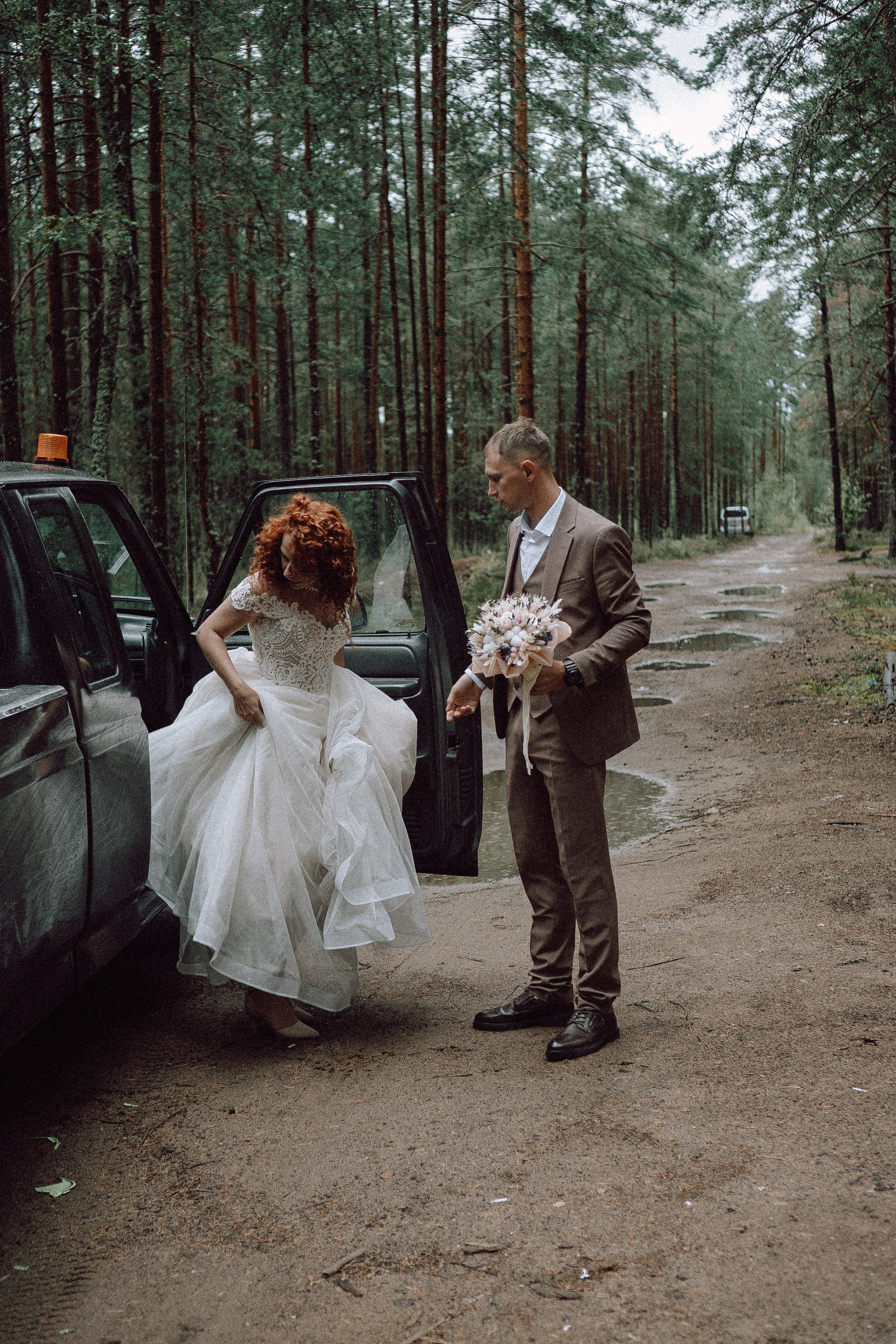 СВАДЕБНАЯ ФОТОСЕССИИЯ ПАРЫ В ГОРОДЕ ПРИОЗЕРСК В СОСНОВОМ ЛЕСУ И С ПИКАПОМ. Профессиональный фотограф, Санкт-Петербург — Виктория Богомолова