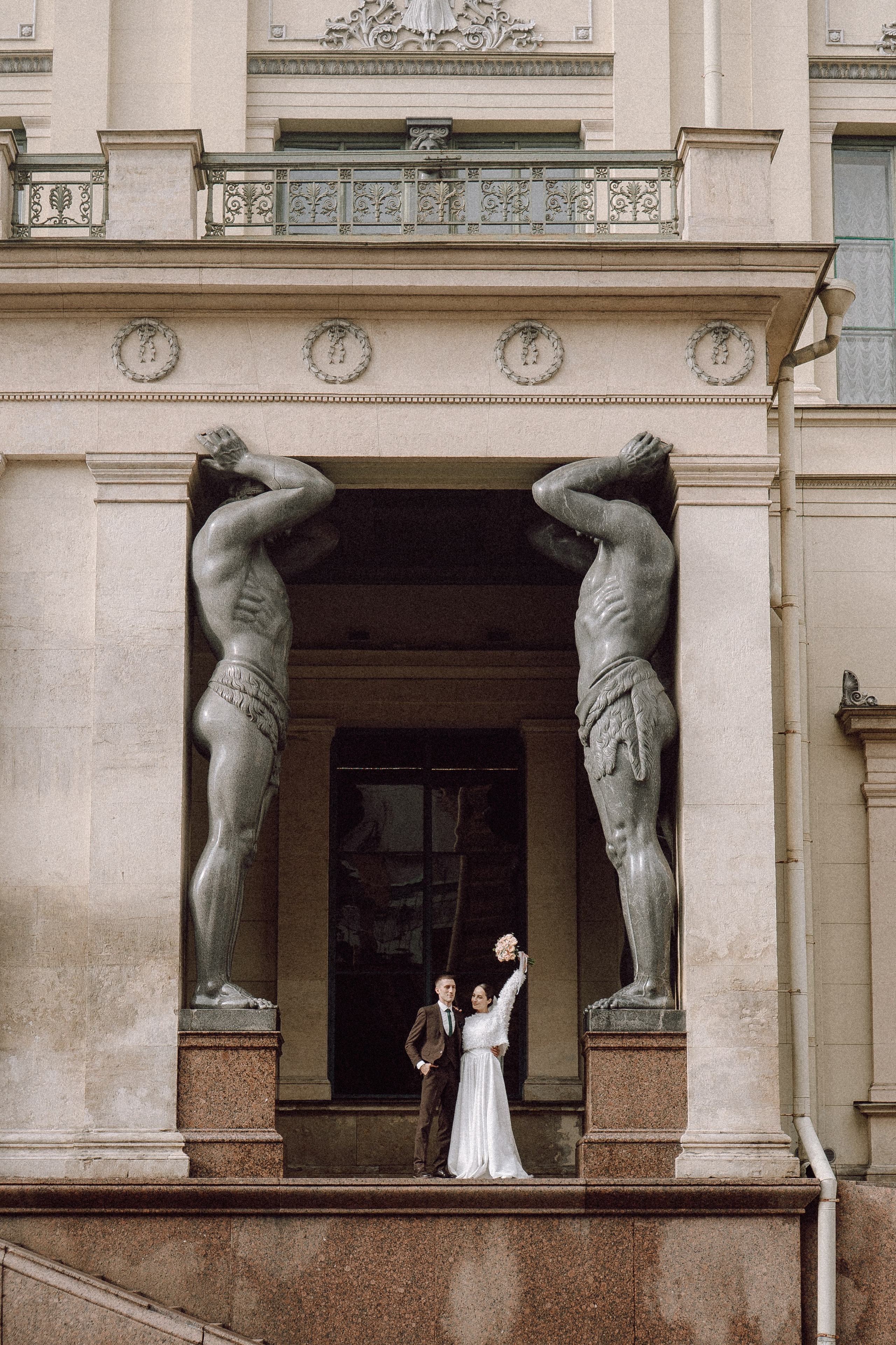 СВАДЕБНАЯ ПРОГУЛКА В САНТК-ПЕТЕРБУРГЕ (ИСАКИЕВСКИЙ СОБОР, ЗИМНЯЯ КАНАВКА, ЭРМИТАЖ И БОЛЬШАЯ МОРСКАЯ УЛИЦА). Профессиональный фотограф, Санкт-Петербург — Виктория Богомолова