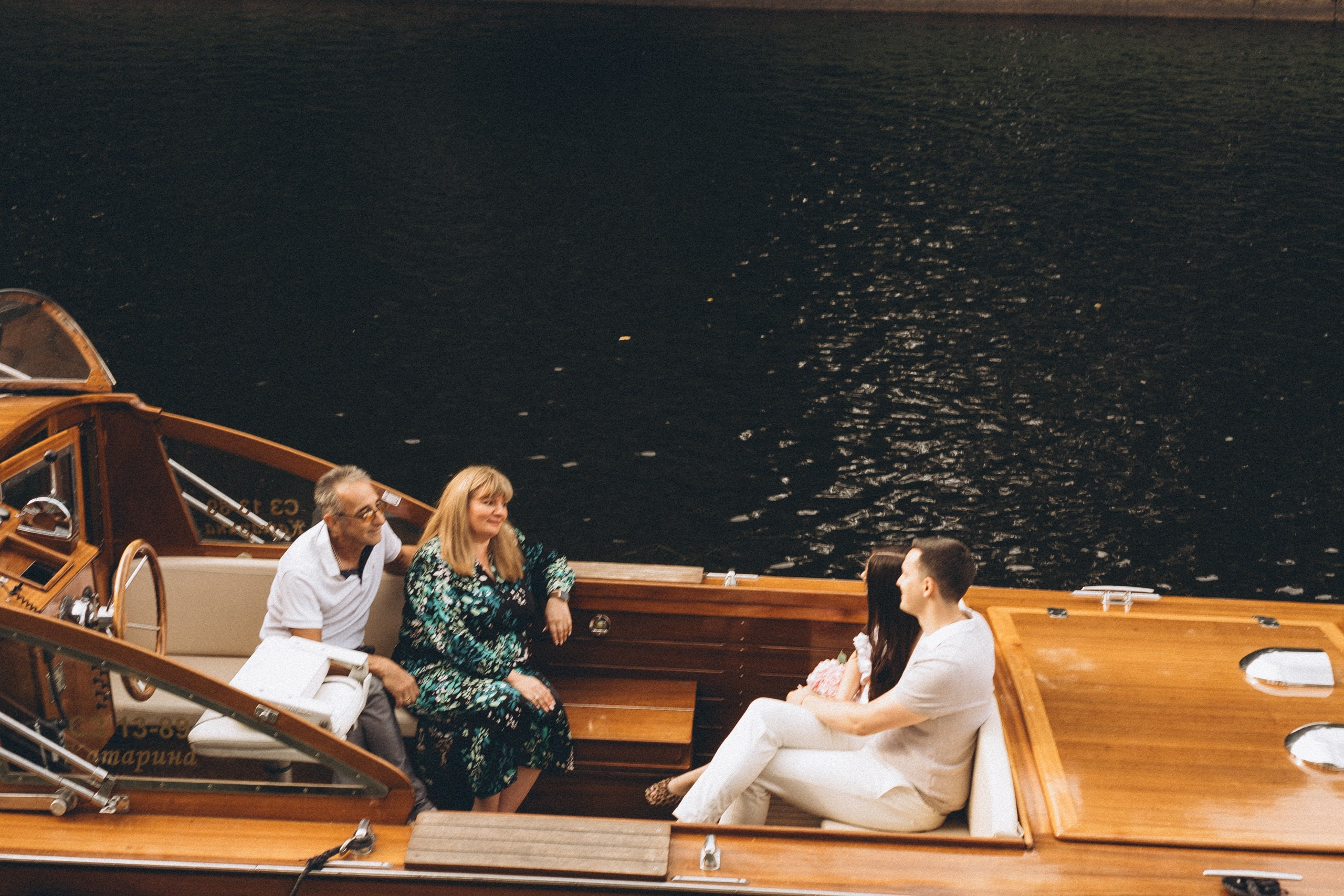 СВАДЕНБНАЯ СЬЕМКА НА КАТЕРЕ ПО КАНАЛАМ САНКТ-ПЕТЕРБУРГА И В АКВАТОРИИ НЕВЫ. Профессиональный фотограф, Санкт-Петербург — Виктория Богомолова