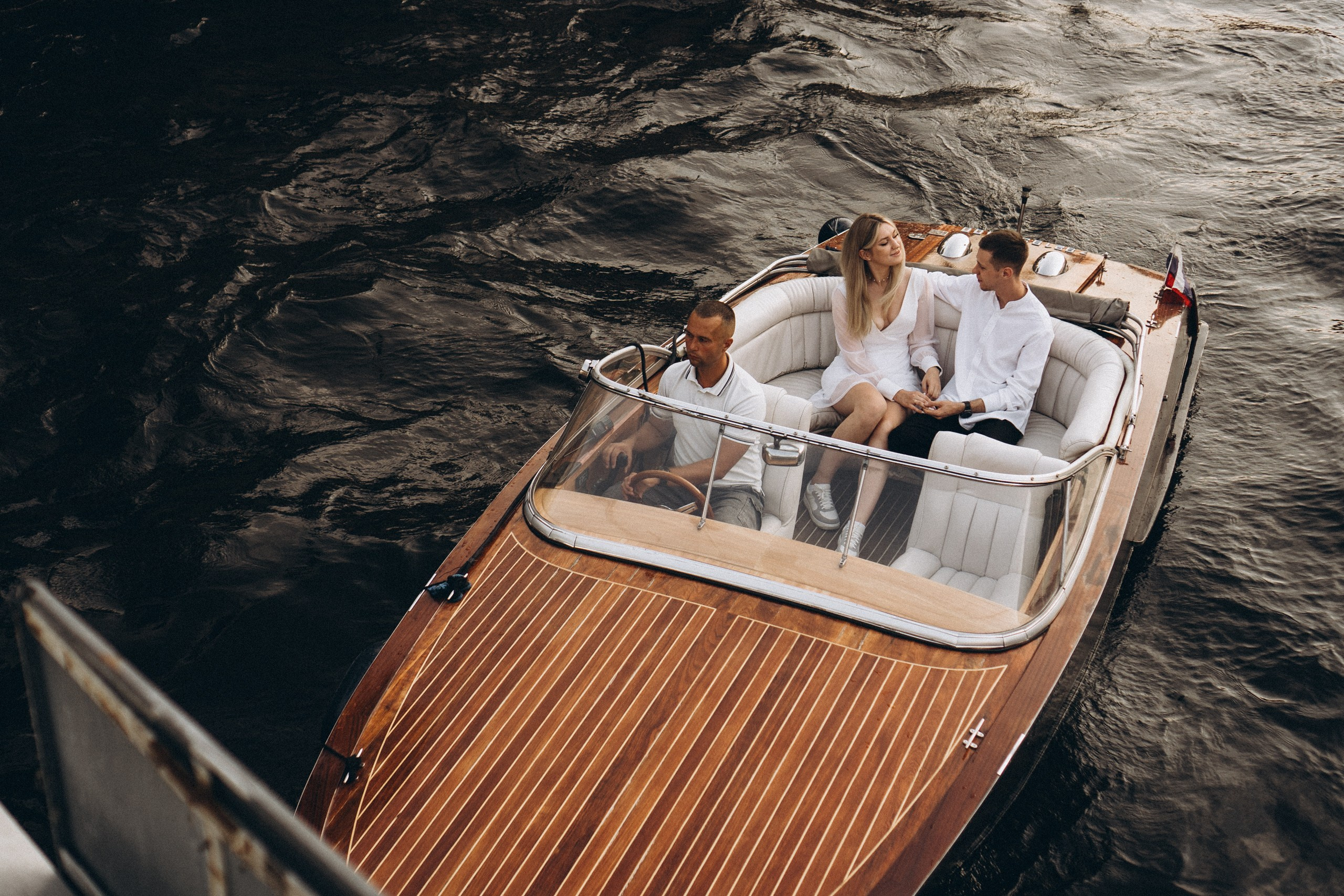 СВАДЕНБНАЯ СЬЕМКА НА КАТЕРЕ ПО КАНАЛАМ САНКТ-ПЕТЕРБУРГА И В АКВАТОРИИ НЕВЫ. Профессиональный фотограф, Санкт-Петербург — Виктория Богомолова