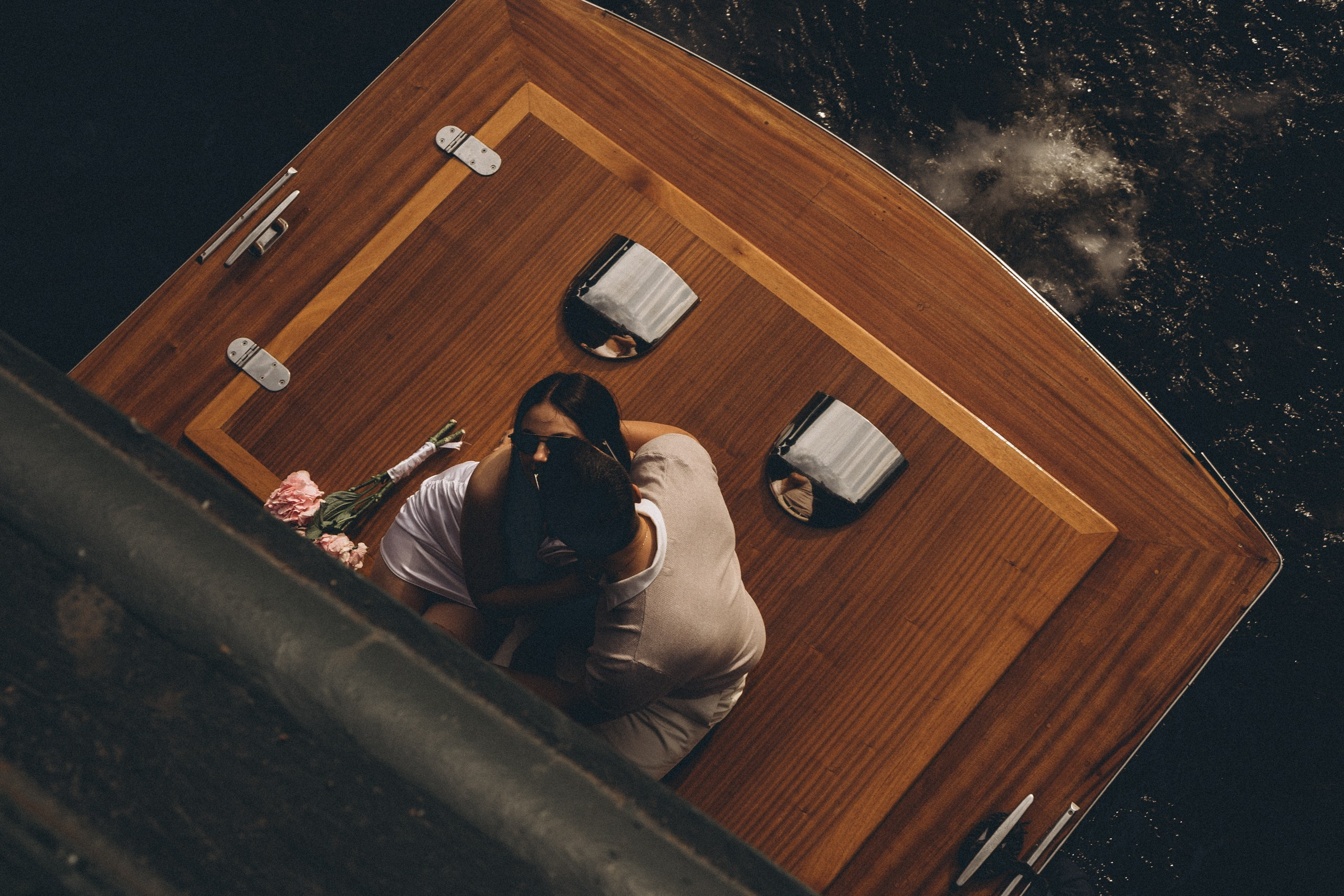 СВАДЕНБНАЯ СЬЕМКА НА КАТЕРЕ ПО КАНАЛАМ САНКТ-ПЕТЕРБУРГА И В АКВАТОРИИ НЕВЫ. Профессиональный фотограф, Санкт-Петербург — Виктория Богомолова