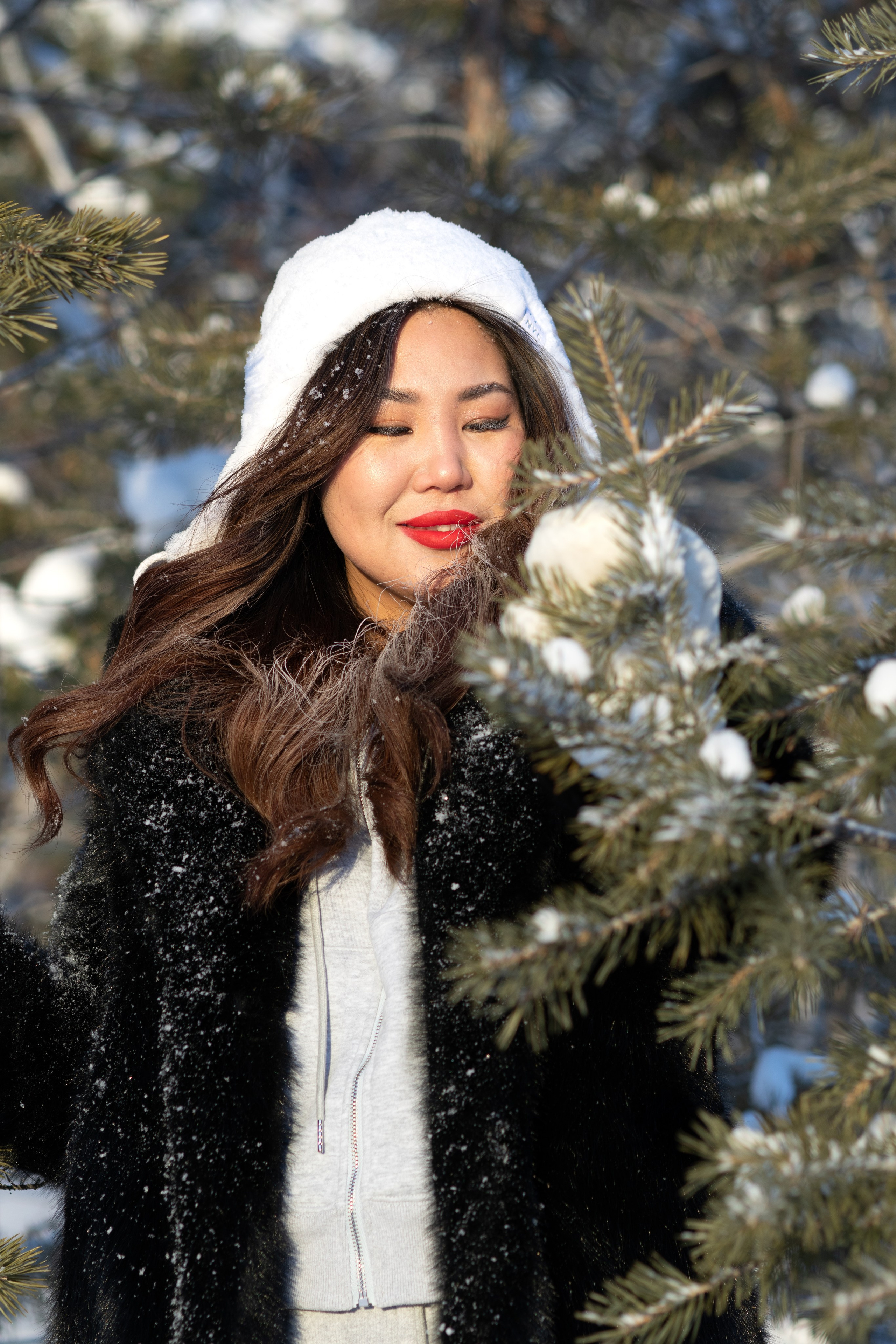 Зимняя фотосессия, фотосессия в лесу. Фотограф Якутск Зоя Николаева