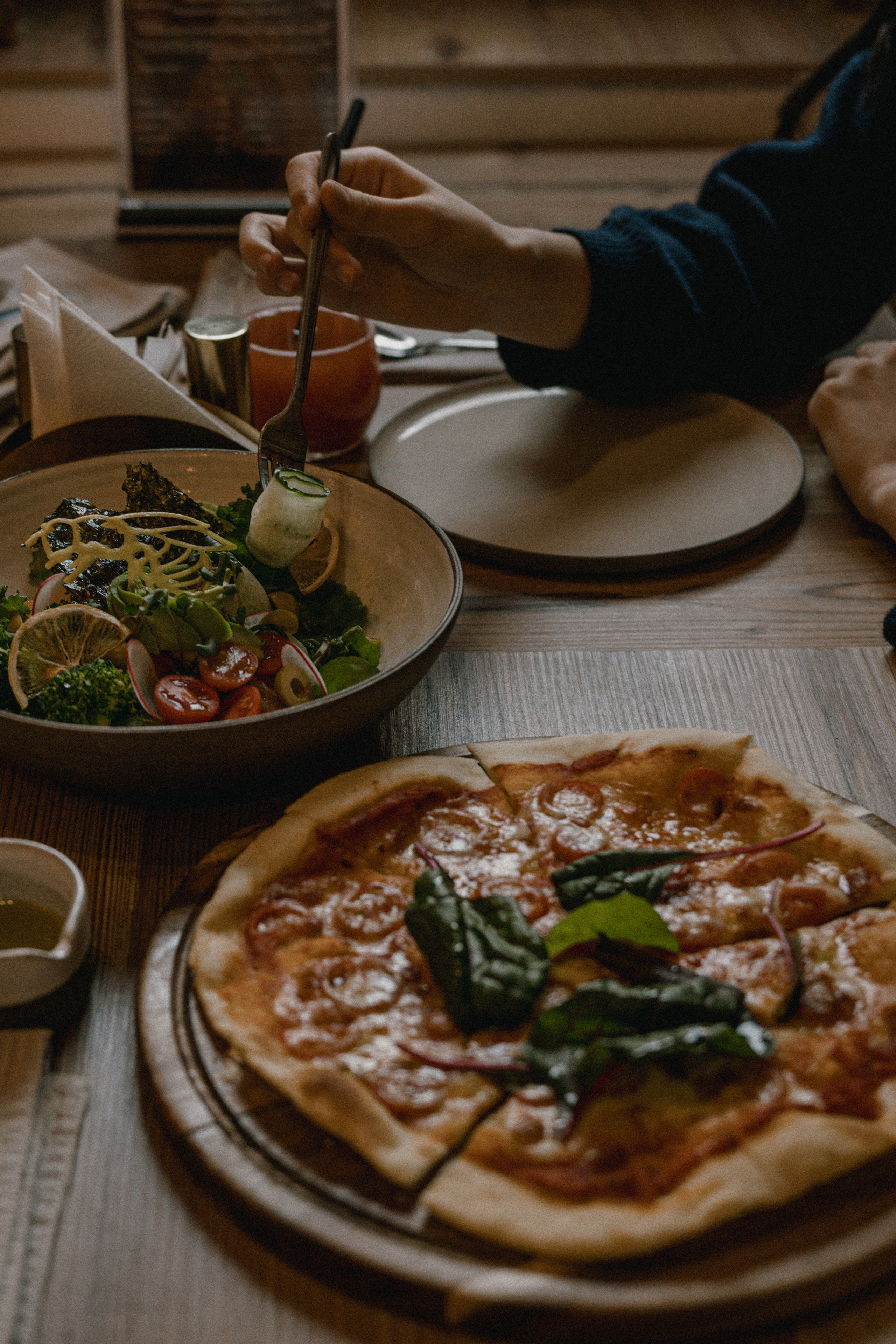Аяжан фотосессия в кафе и парке. Фотографирую пары и индивидуальные съемки в Алматы Шунько Ирина