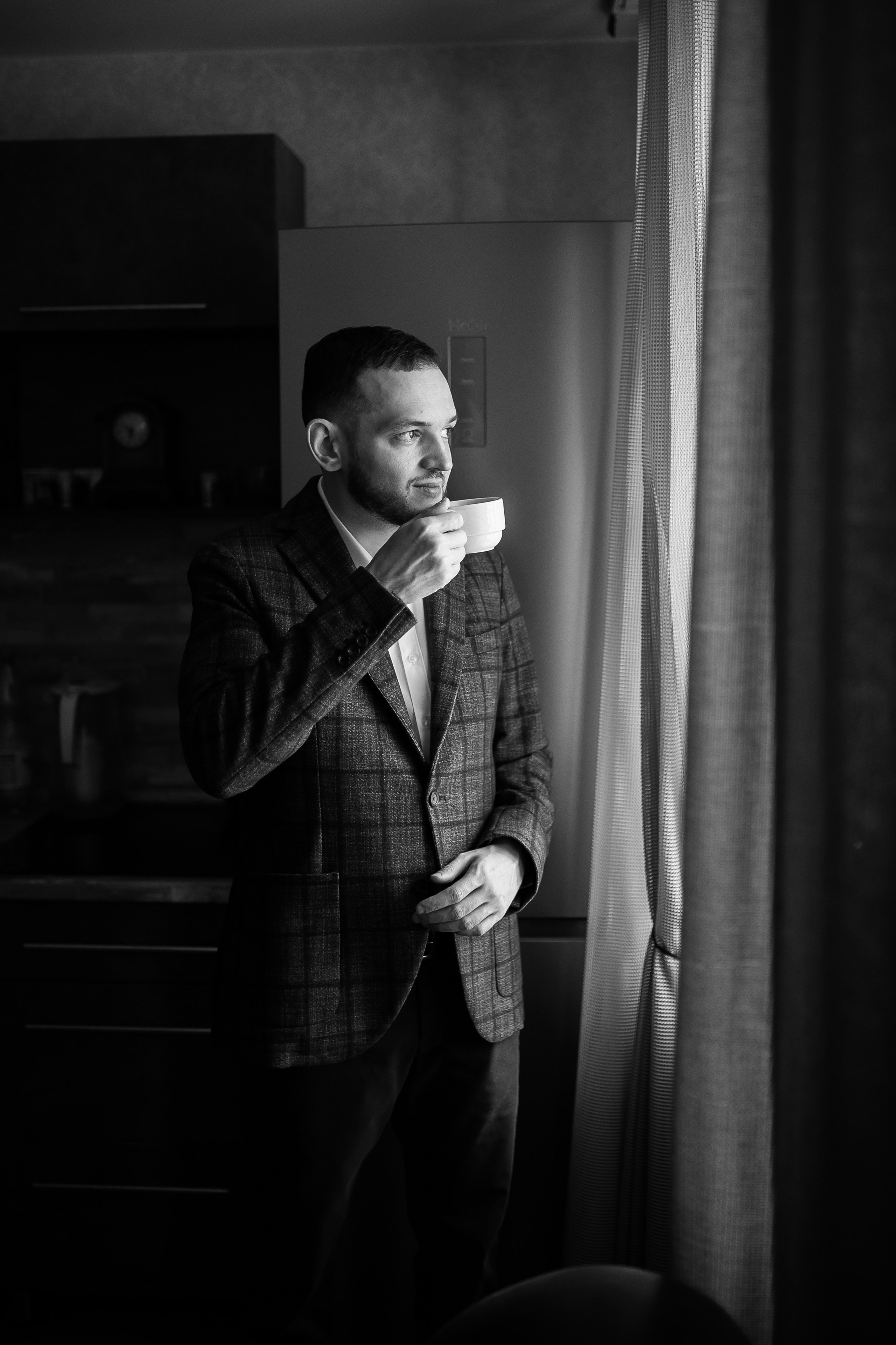 Свадьба Полины и Сергея (сборы жениха). Портретный фотограф Юлия Красноперова в Барнауле/Заринске