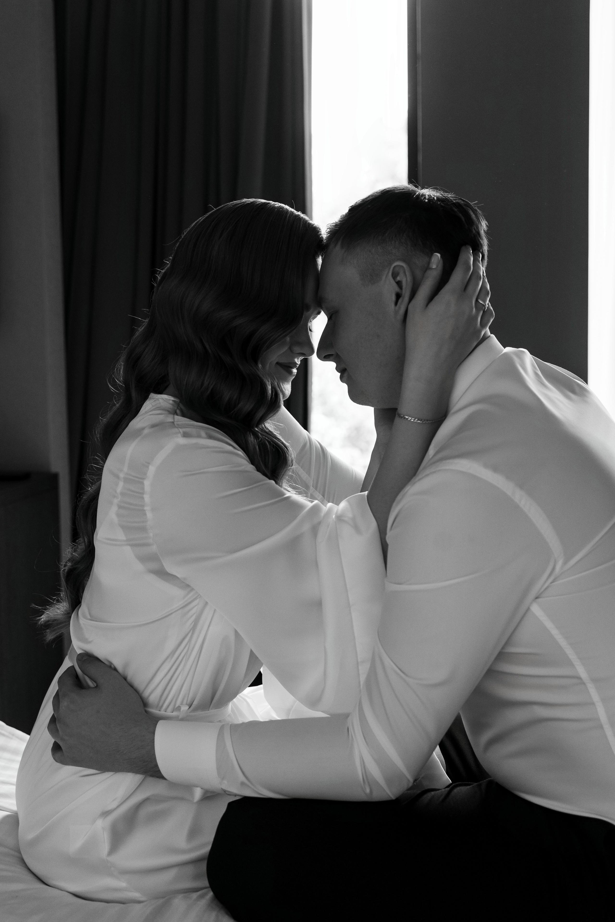 Свадебная фотосессия в Екатеринбурге, фотосессия у Оперного театра, сборы в отеле. Фотограф Татьяна Мамонтова