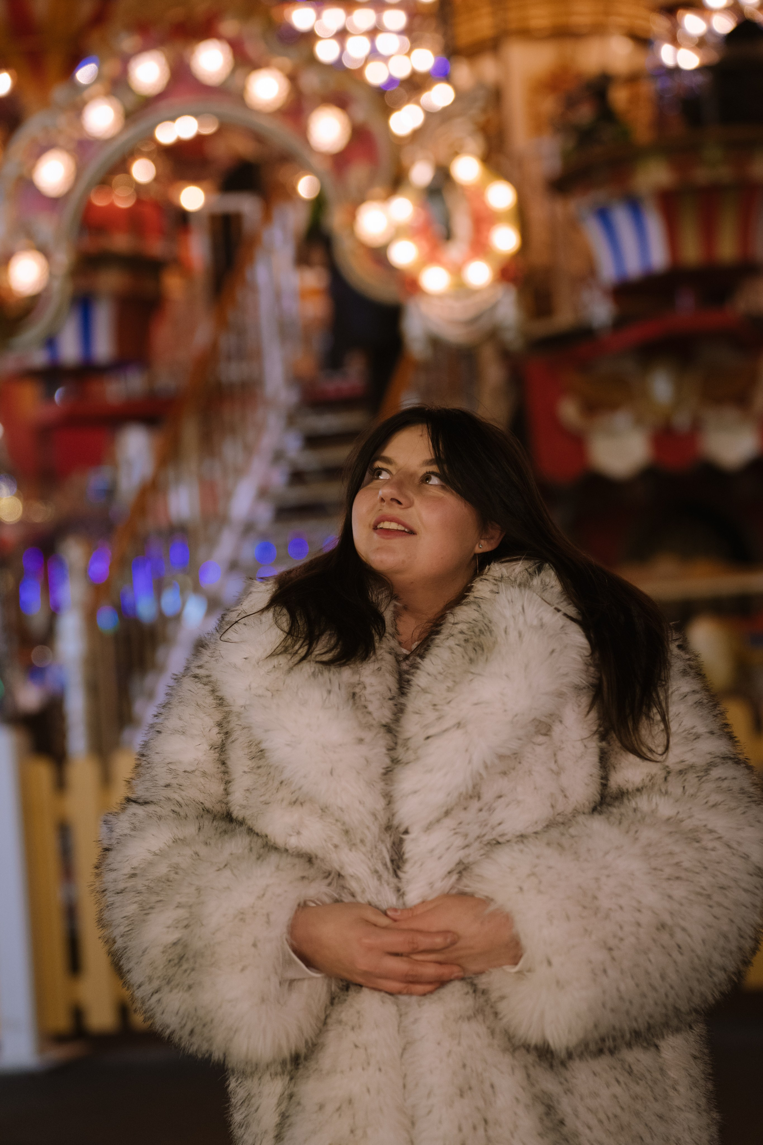 ПРОГУЛКА НА МАНЕЖНОЙ ПЛОЩАДИ ДЛЯ ДЕВУШКИ ПЕРЕД НОВЫМ ГОДОМ (НОВОГОДНЯЯ ФОТОСЕССИИЯ НА МАНЕЖНОЙ ПЛОЩАДИ). Профессиональный фотограф, Санкт-Петербург — Виктория Богомолова