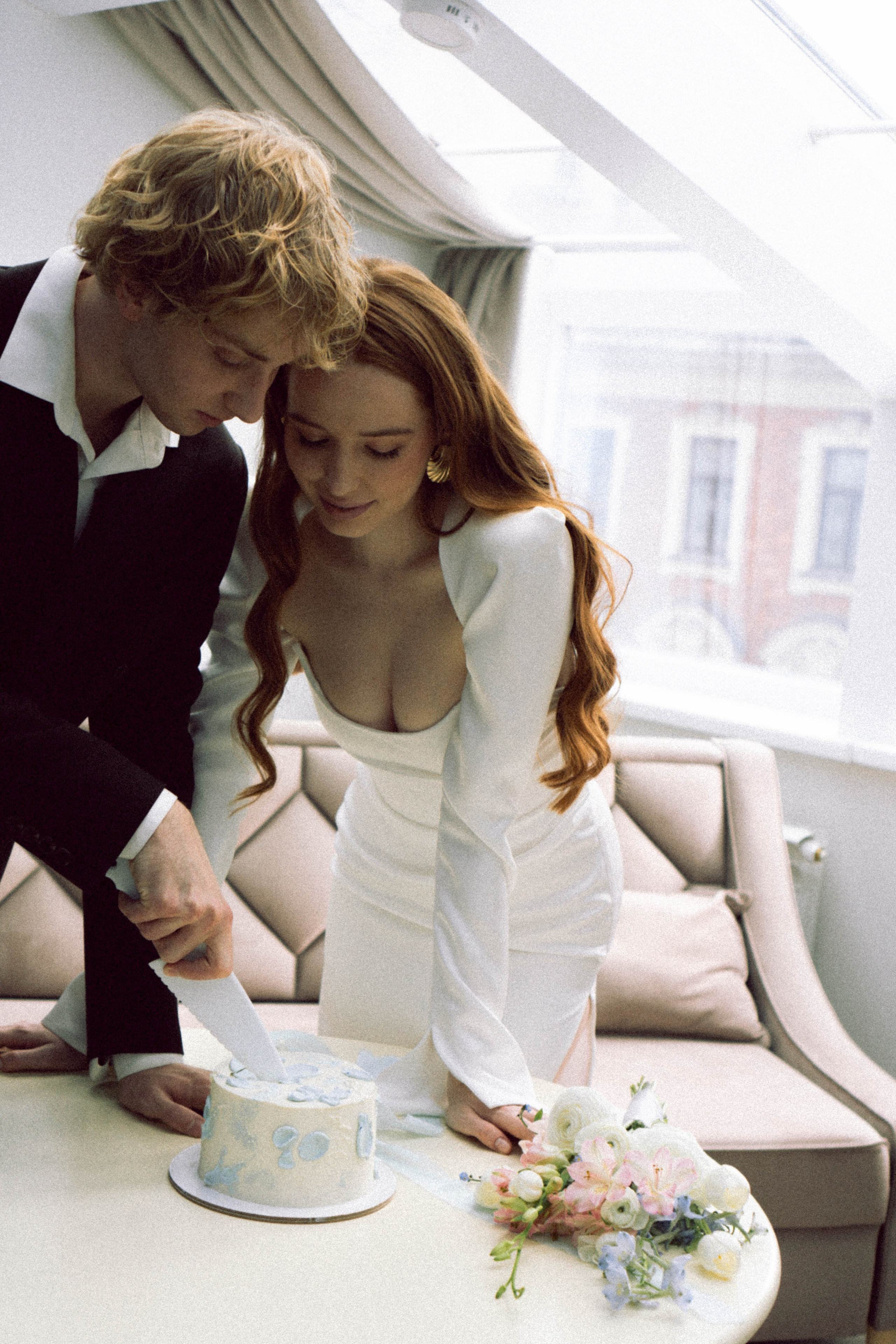 СВАДЕБНАЯ СЬЕМКА В ОТЕЛЕ. СБОРЫ ЖЕНИХА И НЕВЕСТЫ И ТАКЖЕ ТОР И ПОДГОТОВКА К ПРОГУЛКЕ. Профессиональный фотограф, Санкт-Петербург — Виктория Богомолова