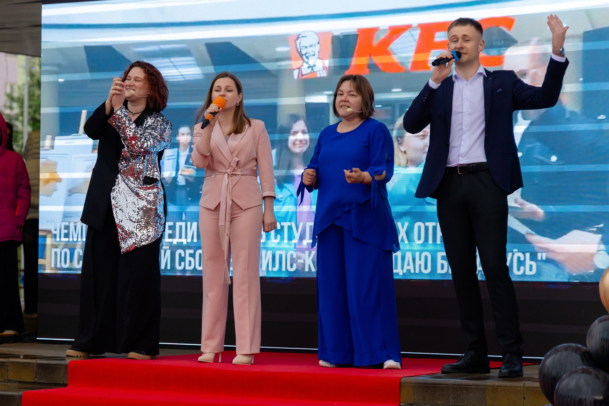 Школьный выпускной 2025 год в Минске, Беларуси. Свадебный фотограф в Минске/Беларуси Сергей Спиридонов