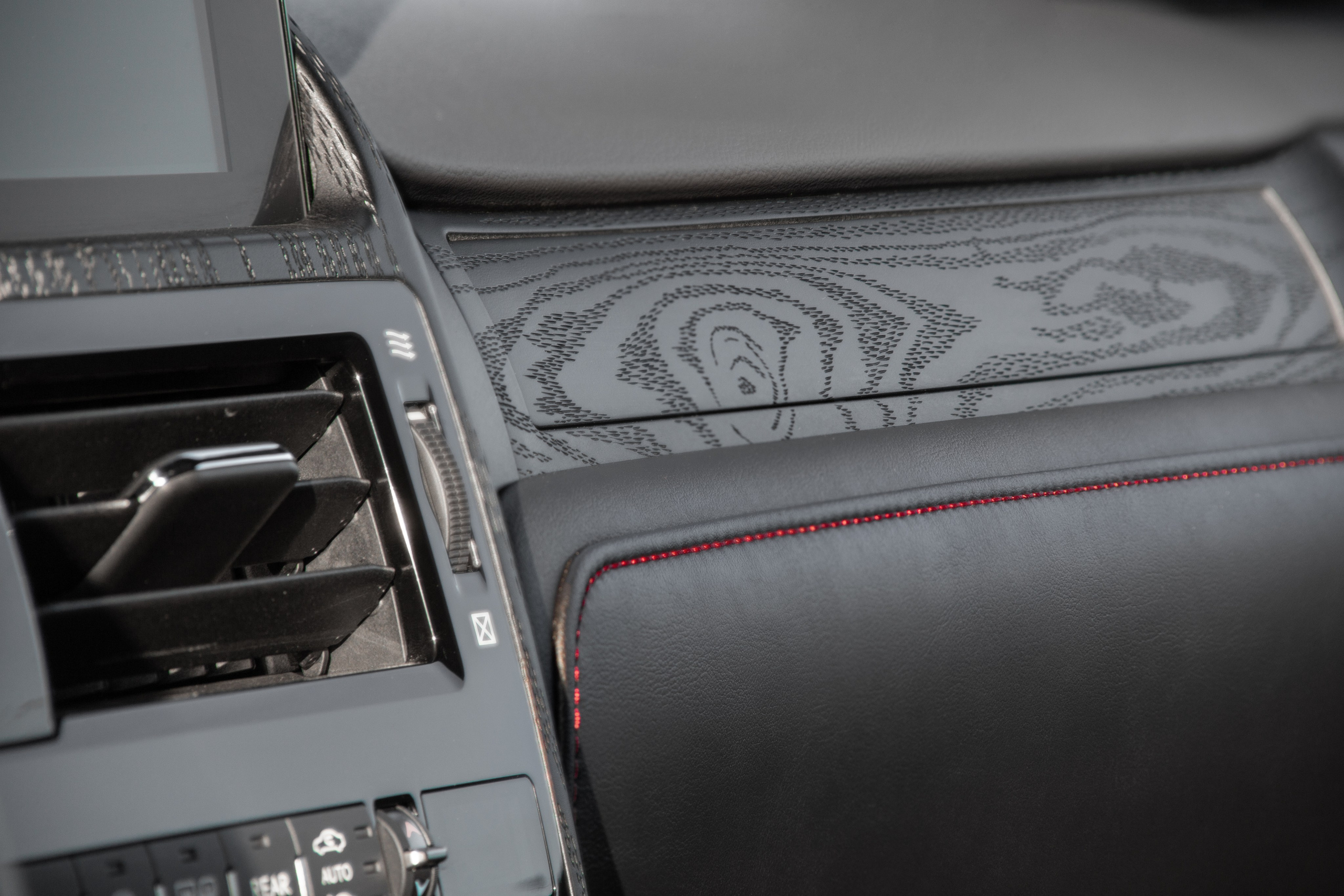 Фотосъемка автомобиля Lexus для Evil Painter. Интерьерный фотограф и ретушер в Красноярске Денис Антропов