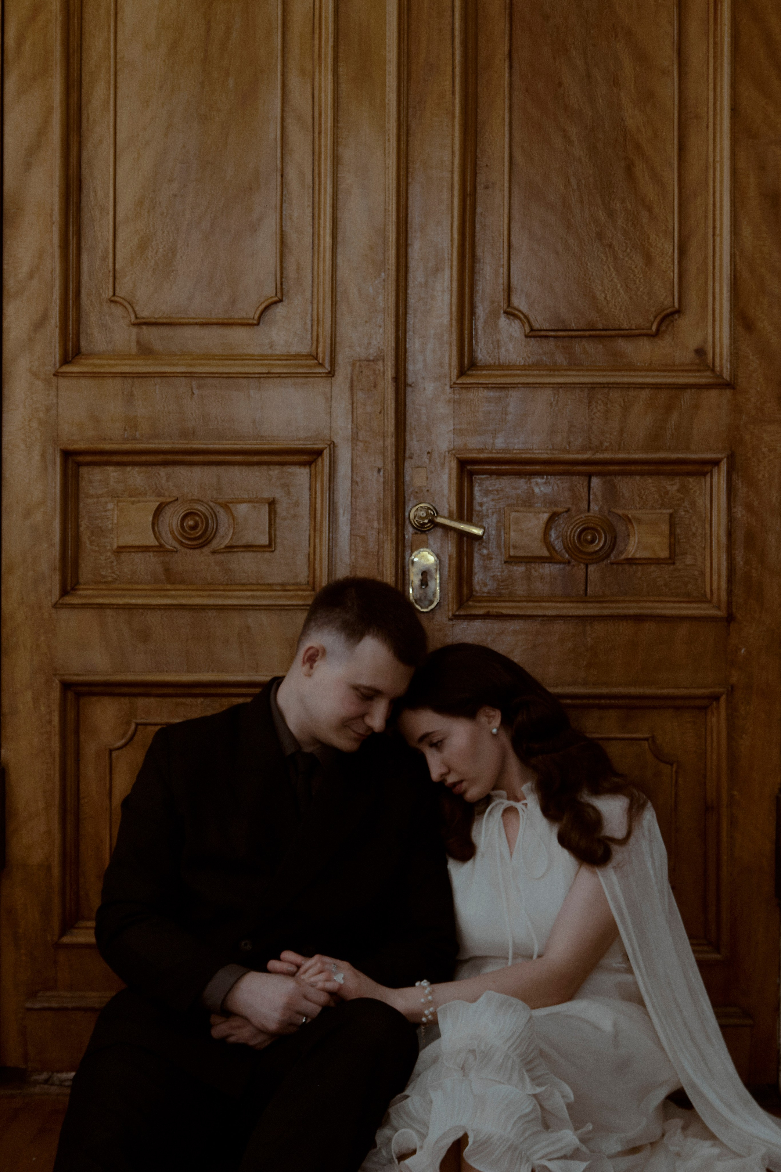 Свадебное лавстори в стенах библиотеки им. Пушкина. Свадебный фотограф в Москве Приятелева Ангелина