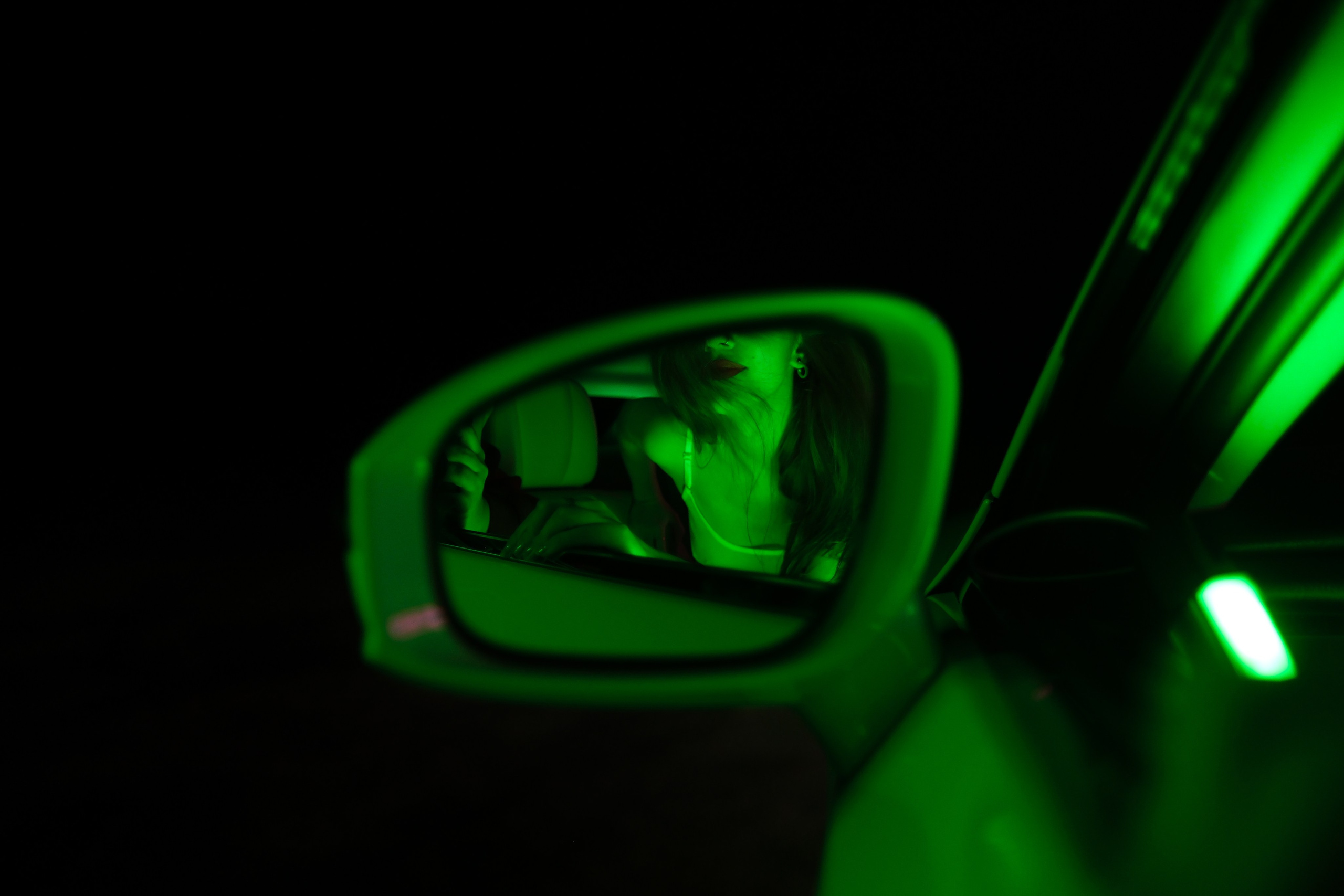 Неоновое настроение Насти. Фотограф Коробова Екатерина