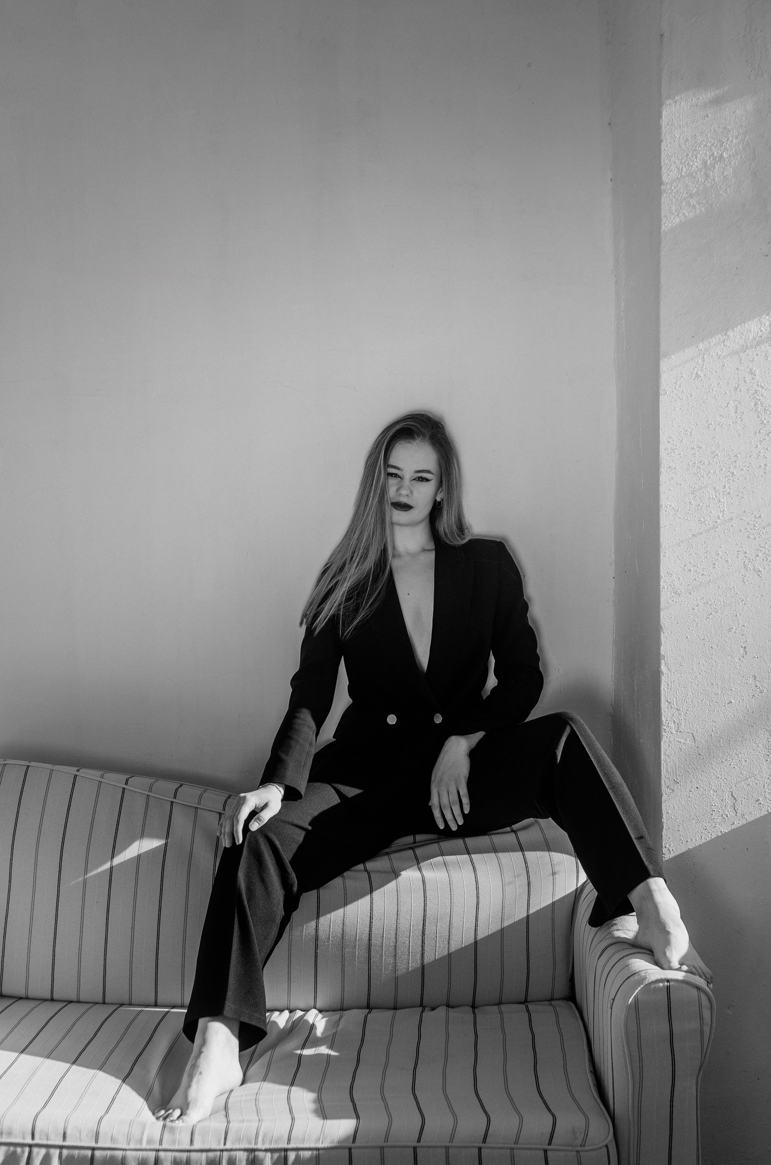 Женская фотосессия в стиле минимализм. Денисова Аля — фотограф для парных съемок и индивидуальных историй в Барнауле