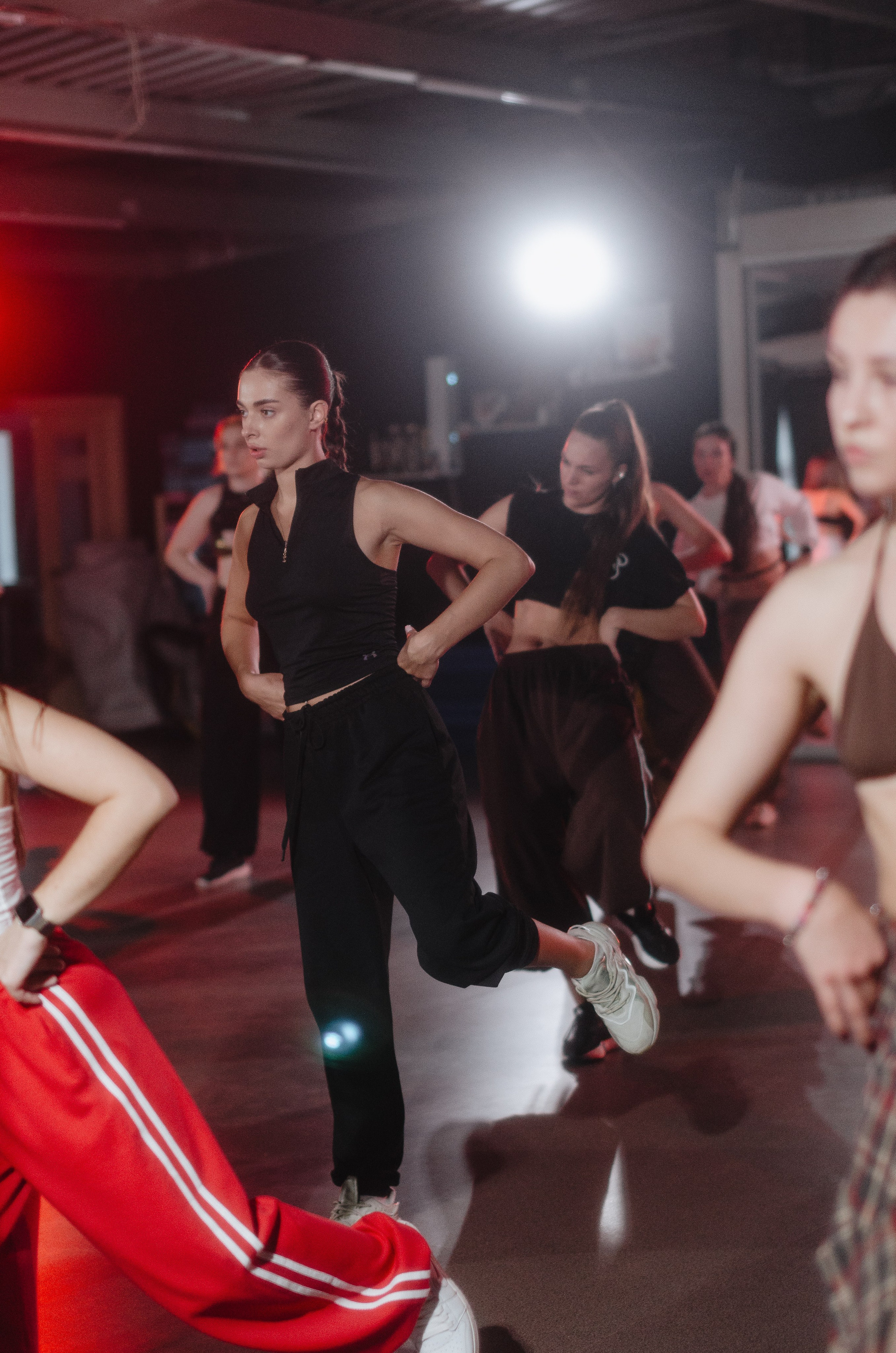 Мастер-классы по High Heels/Girly hip-hop от Оксаны ATTA. Денисова Аля — фотограф для парных съемок и индивидуальных историй в Барнауле