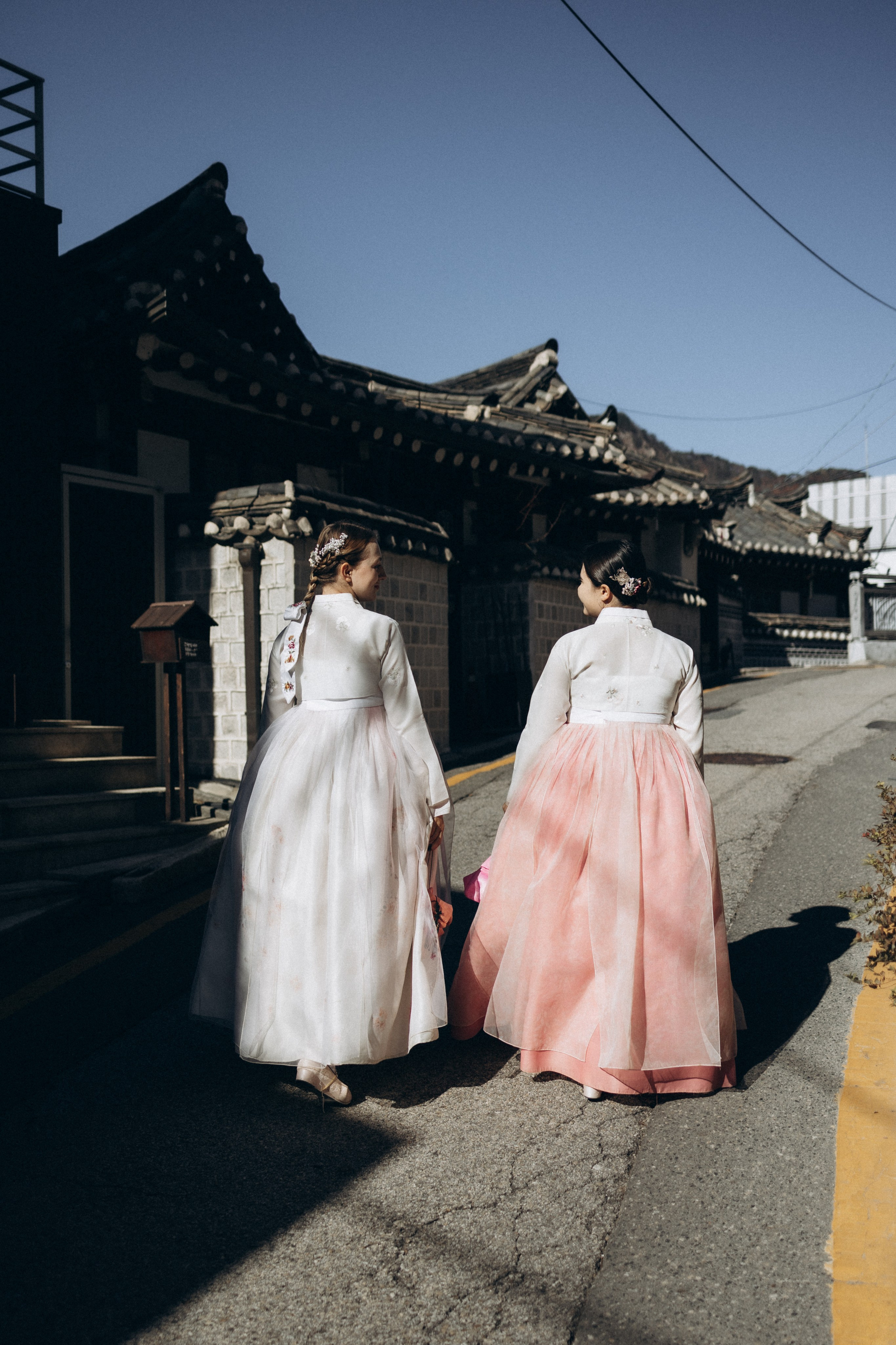 Фотосессия Маши и Саши в ханбоках. Фотограф Артем Бросов в Санкт-Петербурге и Дубае