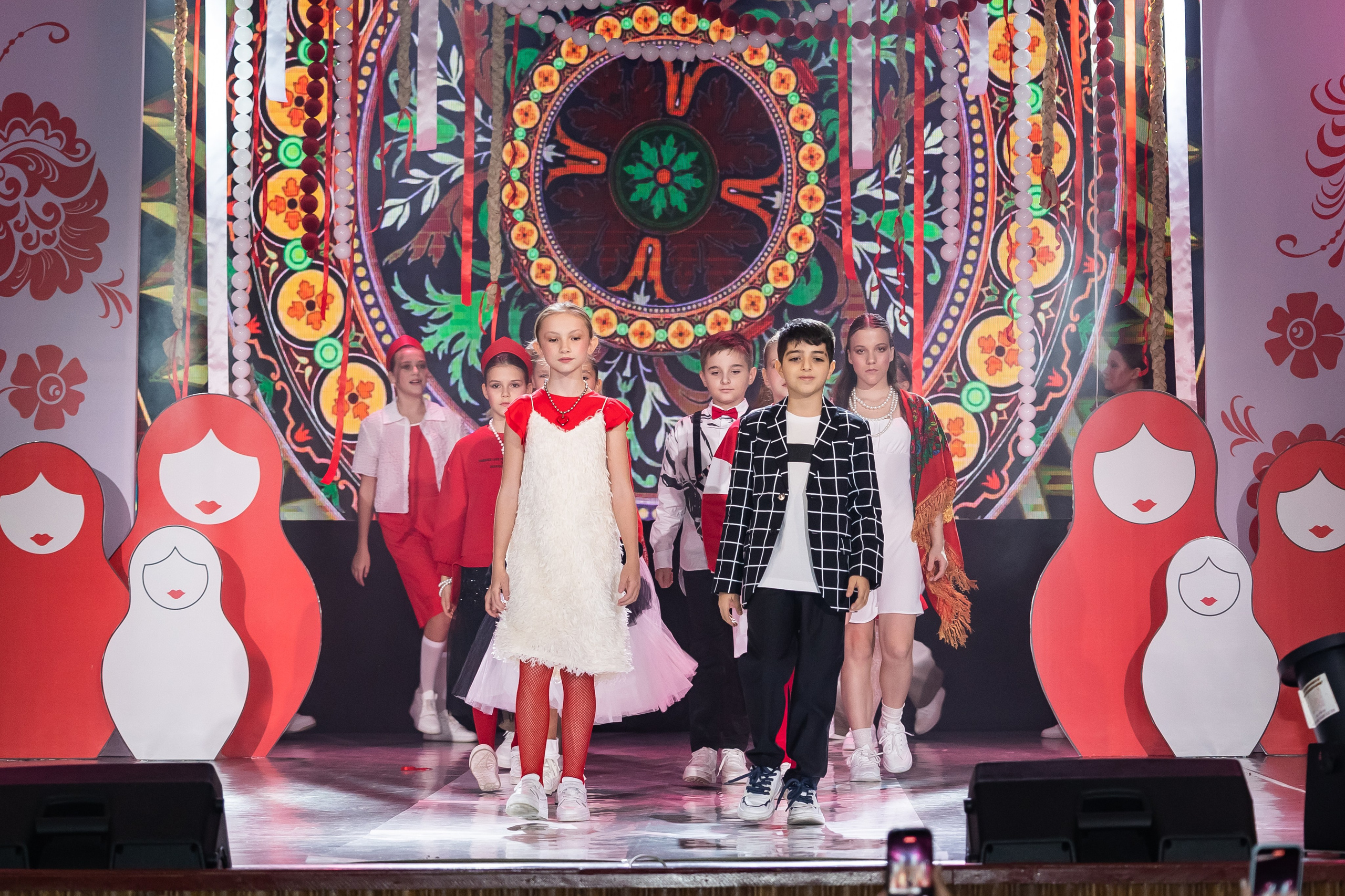 Показ Happy Kids. Выпускные альбомы во Владивостоке