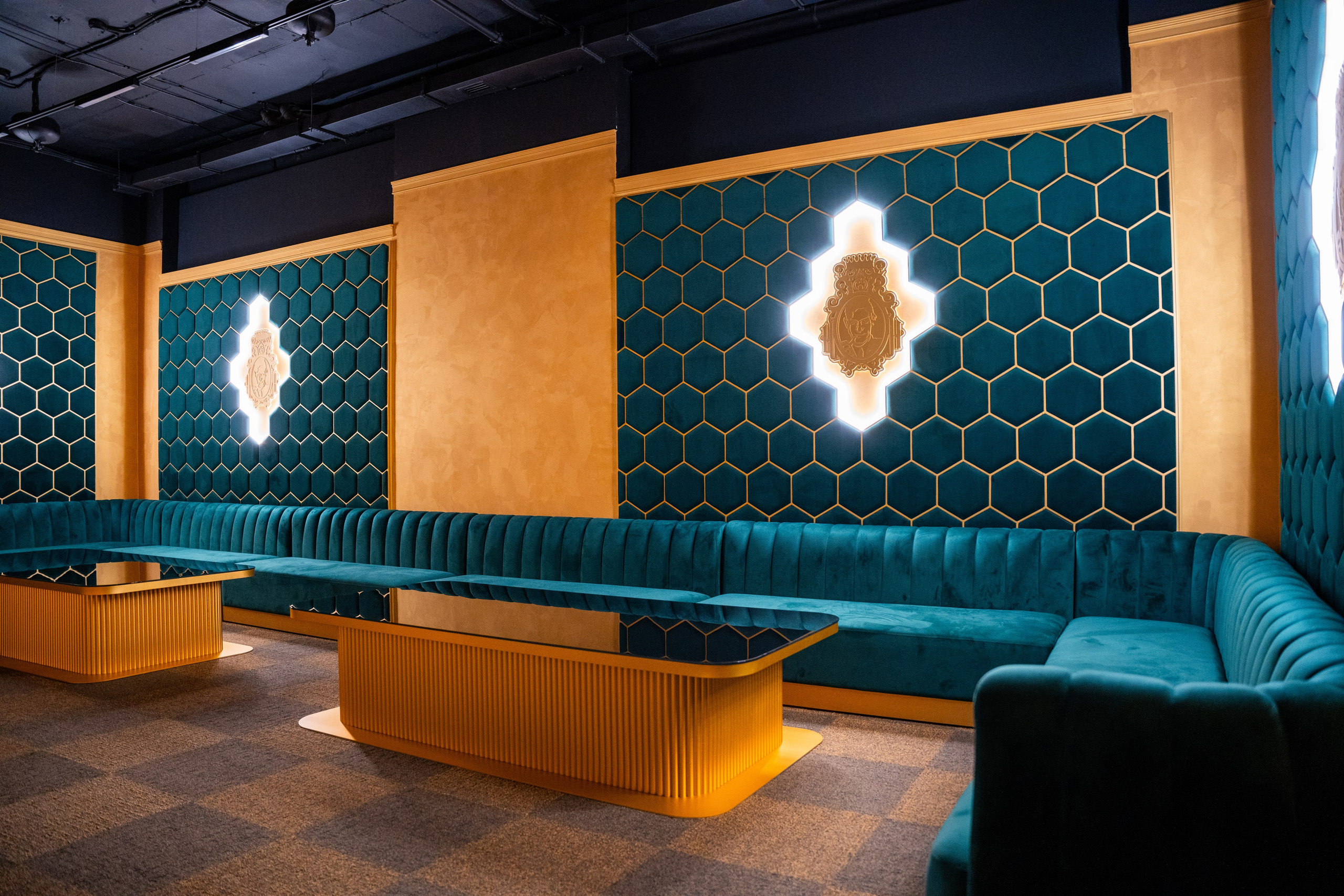 Фотосъемка интерьера стриптиз-клуба Hefner — элитный клуб Краснодара. Интерьерная фотосъемка клуба Hefner в Краснодаре — профессионально. Шедевры для Вас! Фотограф и Видеограф в Краснодаре Пахиев Руслан