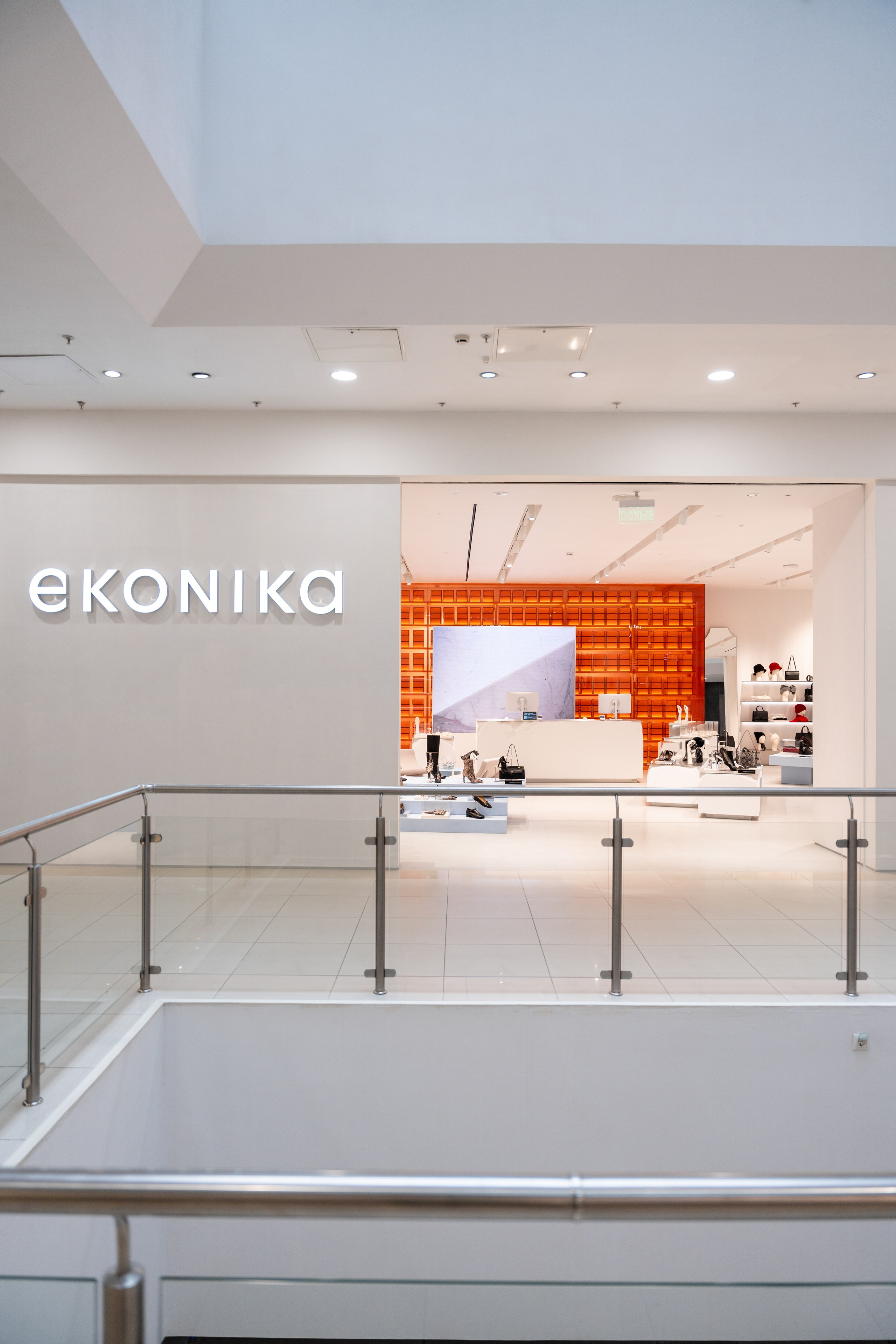 Интерьерная фотосъемка магазина Ekonika в Краснодаре — обувной бренд Профессиональная фотосъемка Ekonika — фирменный магазин в Краснодаре. Шедевры для Вас! Фотограф и Видеограф в Краснодаре Пахиев Руслан