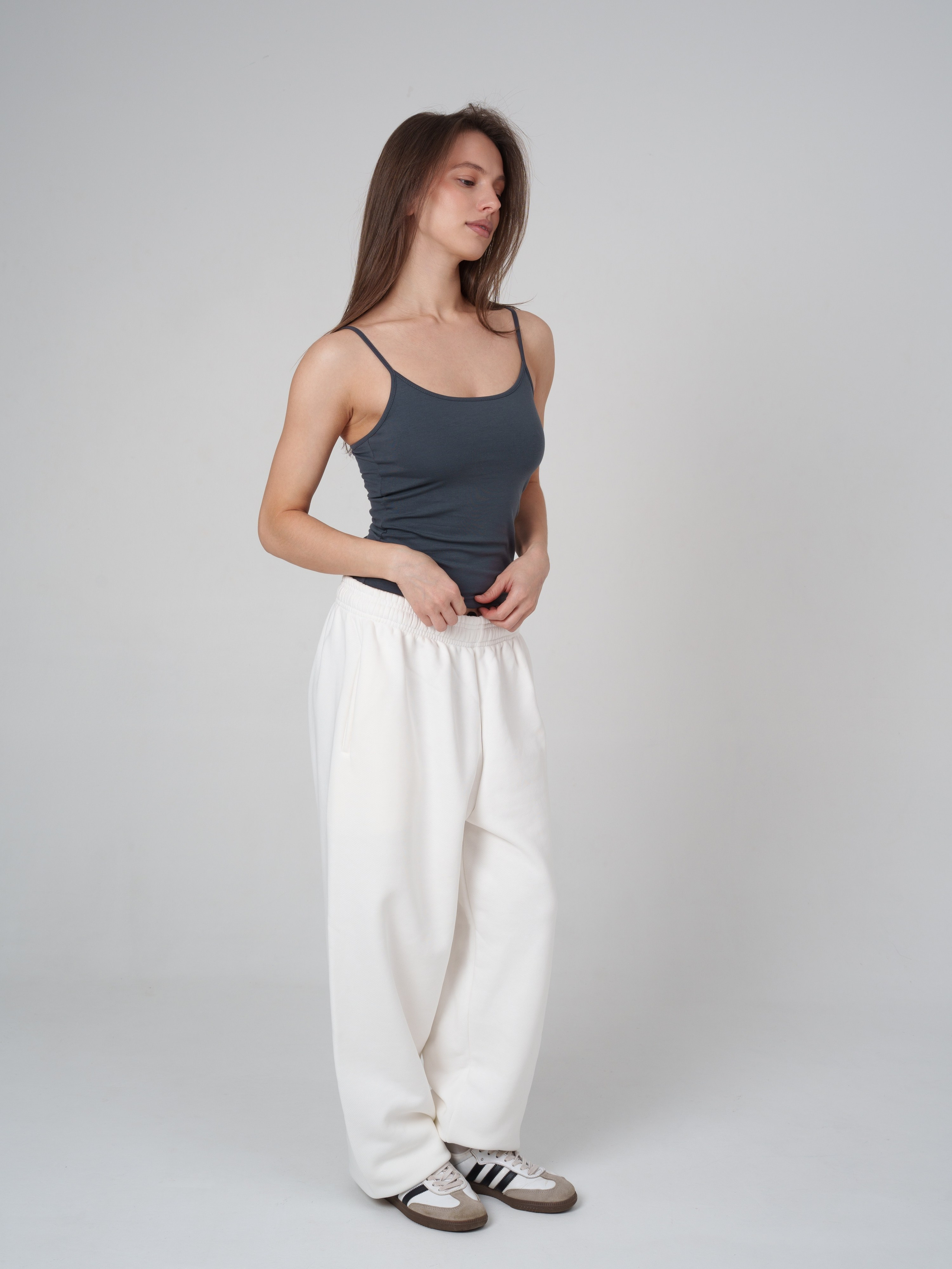 Топы на сером фоне. Иван Упоров — фотограф, рилсмейкер чебоксары