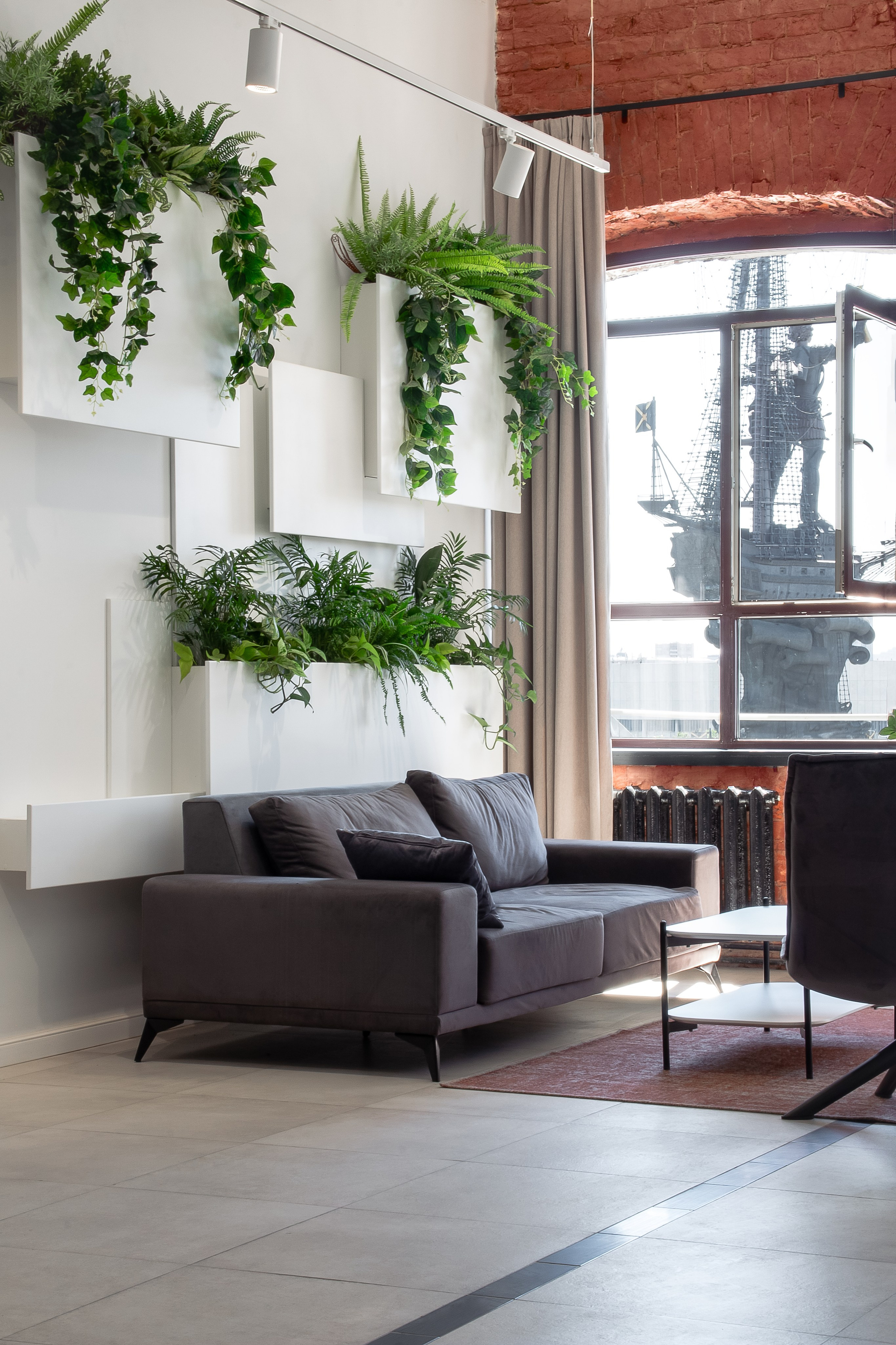 Офис кинопродакшена «StarMedia». Лисенкова Алиса — Фотограф, видеомейкер. Москва