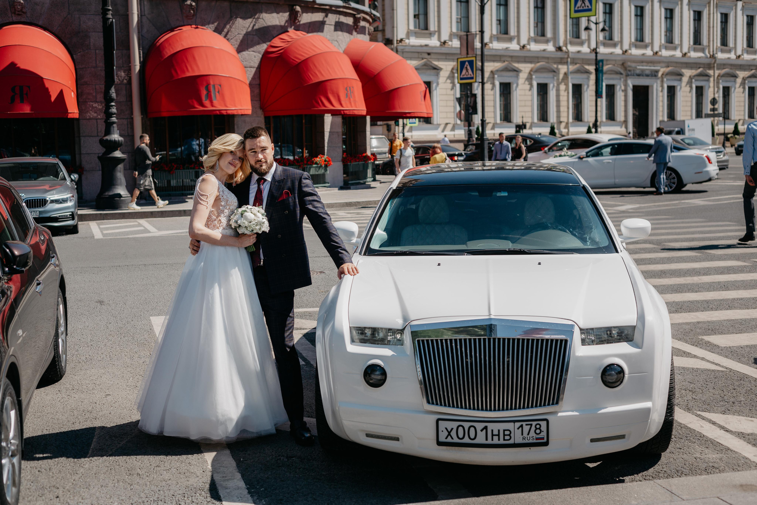 Юлия и Михаил: Первый дворец, дом Зингера, прогулка. Душевный фотограф в Санкт-Петербурге. Свадебные и семейные фотосессии