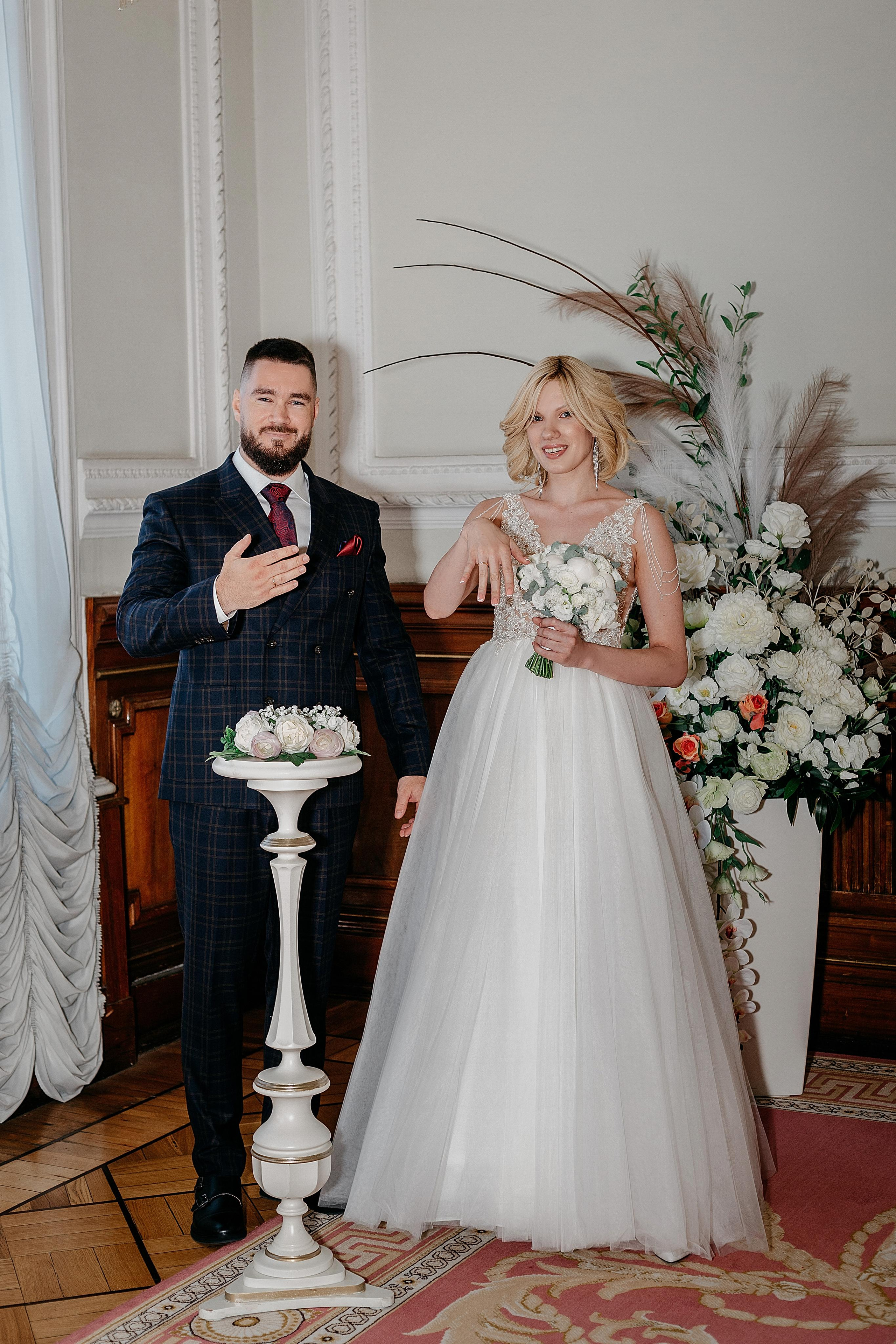 Юлия и Михаил: Первый дворец, дом Зингера, прогулка. Душевный фотограф в Санкт-Петербурге. Свадебные и семейные фотосессии