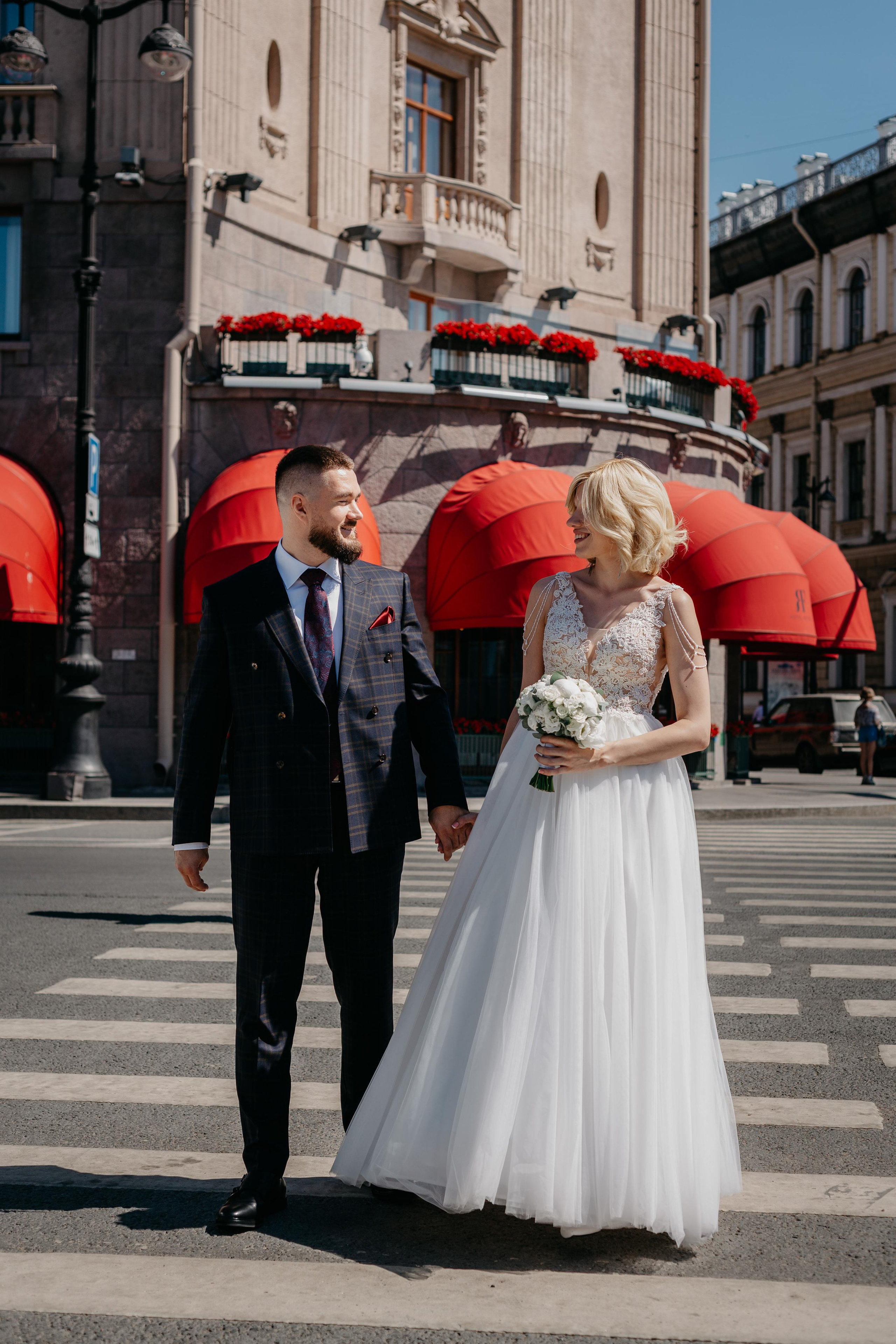 Юлия и Михаил: Первый дворец, дом Зингера, прогулка. Душевный фотограф в Санкт-Петербурге. Свадебные и семейные фотосессии
