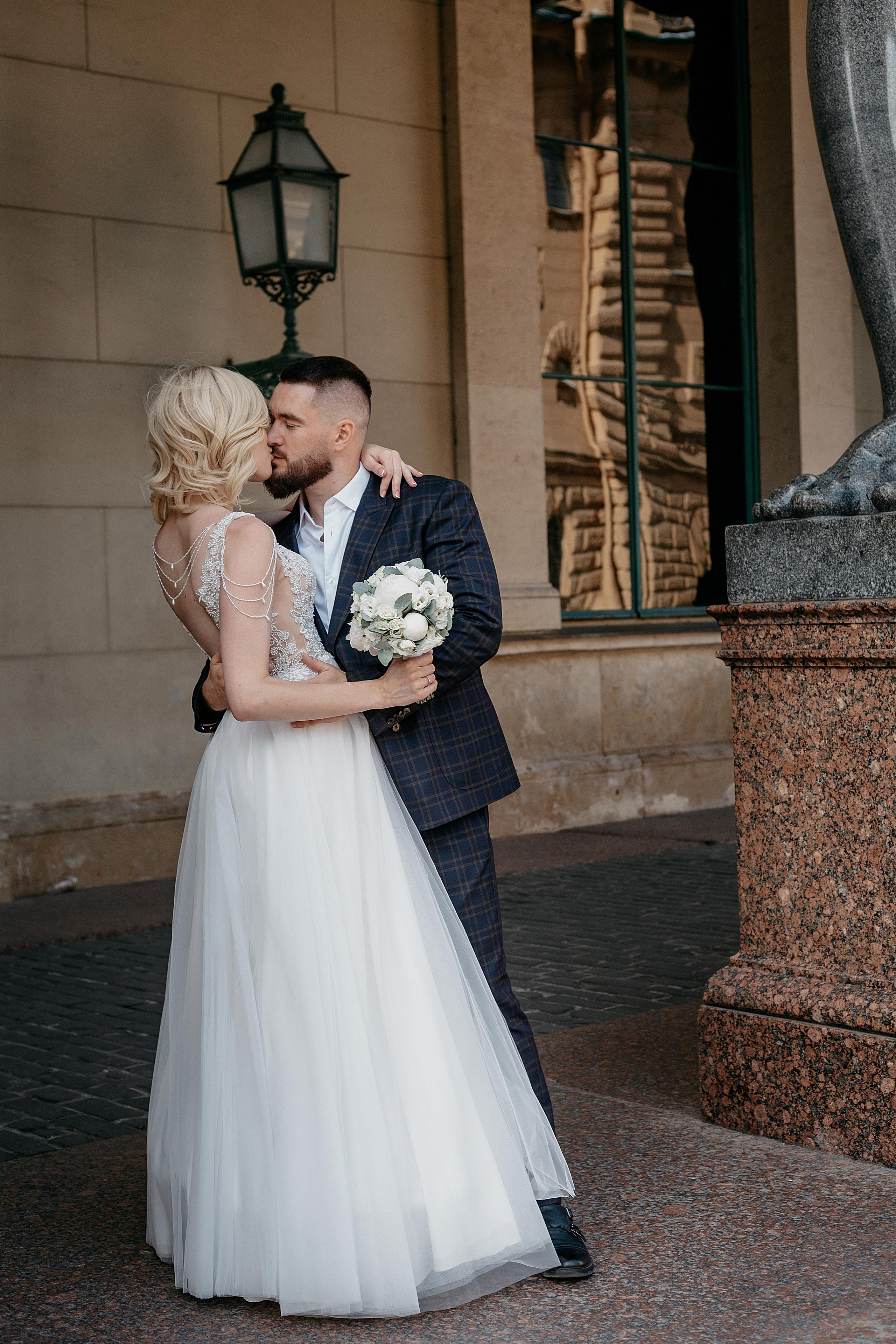 Юлия и Михаил: Первый дворец, дом Зингера, прогулка. Душевный фотограф в Санкт-Петербурге. Свадебные и семейные фотосессии