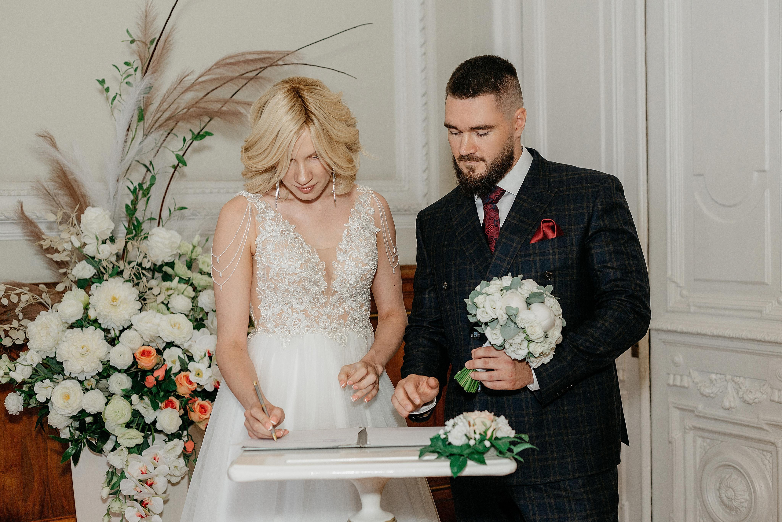 Юлия и Михаил: Первый дворец, дом Зингера, прогулка. Душевный фотограф в Санкт-Петербурге. Свадебные и семейные фотосессии