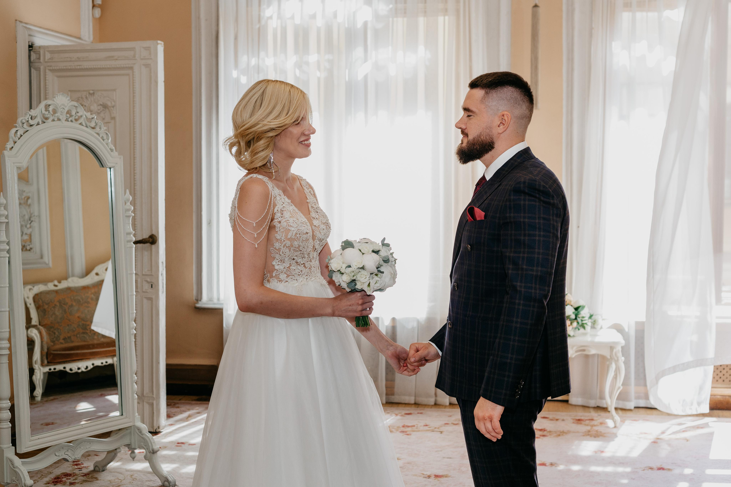 Юлия и Михаил: Первый дворец, дом Зингера, прогулка. Душевный фотограф в Санкт-Петербурге. Свадебные и семейные фотосессии