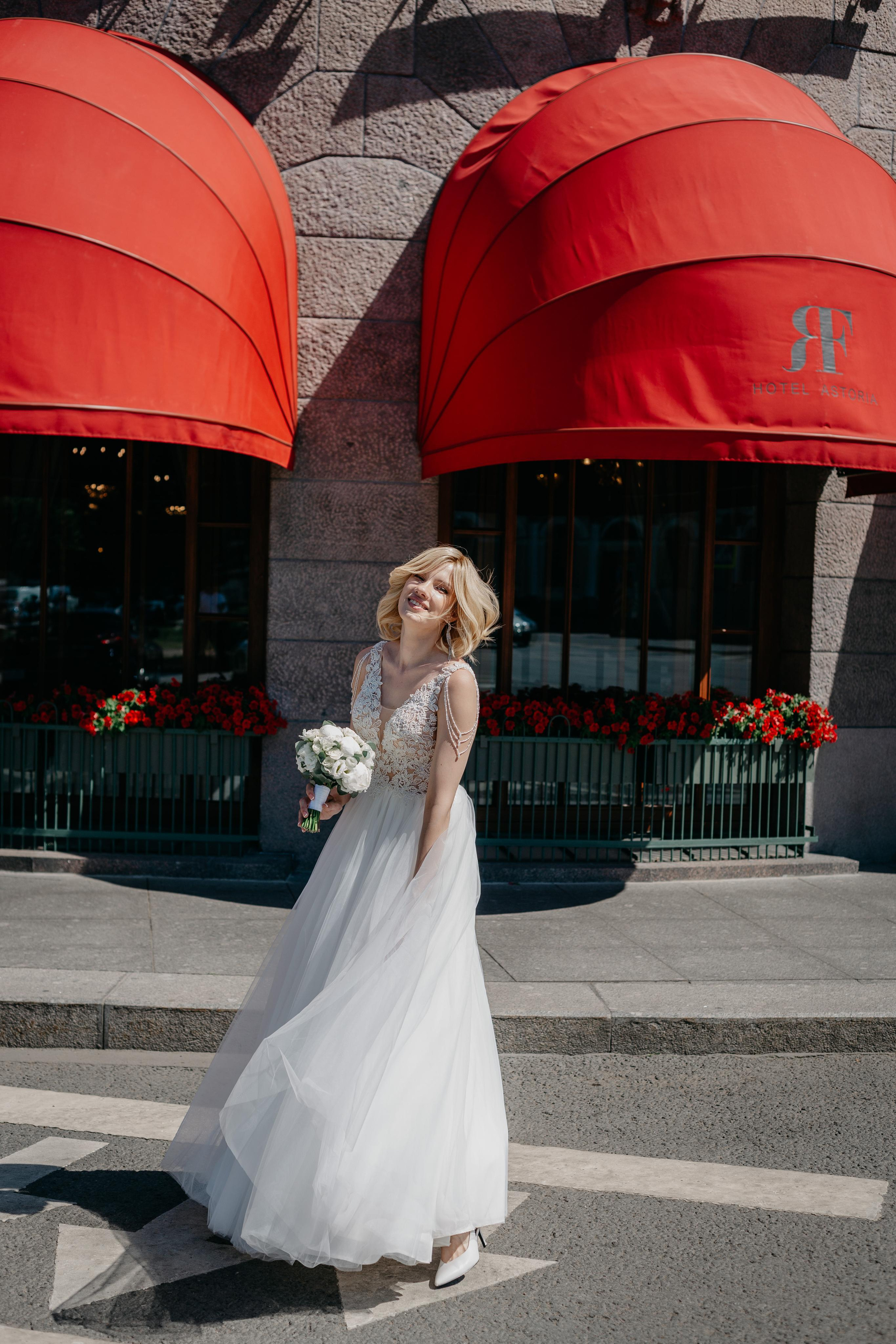 Юлия и Михаил: Первый дворец, дом Зингера, прогулка. Душевный фотограф в Санкт-Петербурге. Свадебные и семейные фотосессии