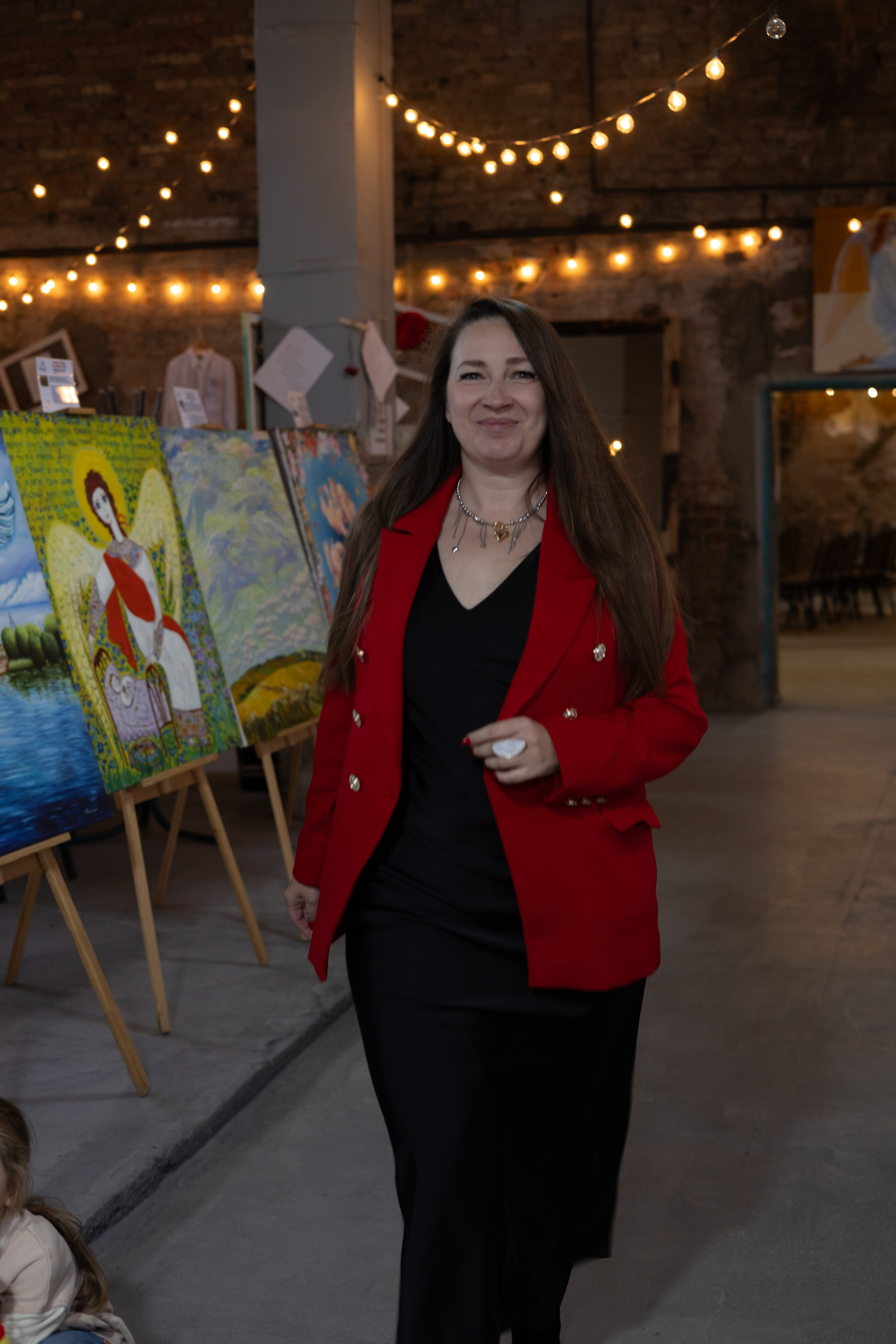 Выставка «АНГЕЛЫ МИРА». Фотограф Красноярск съемки лавстори, фотосессия в студии, портретная съемка, творческие фотосессии