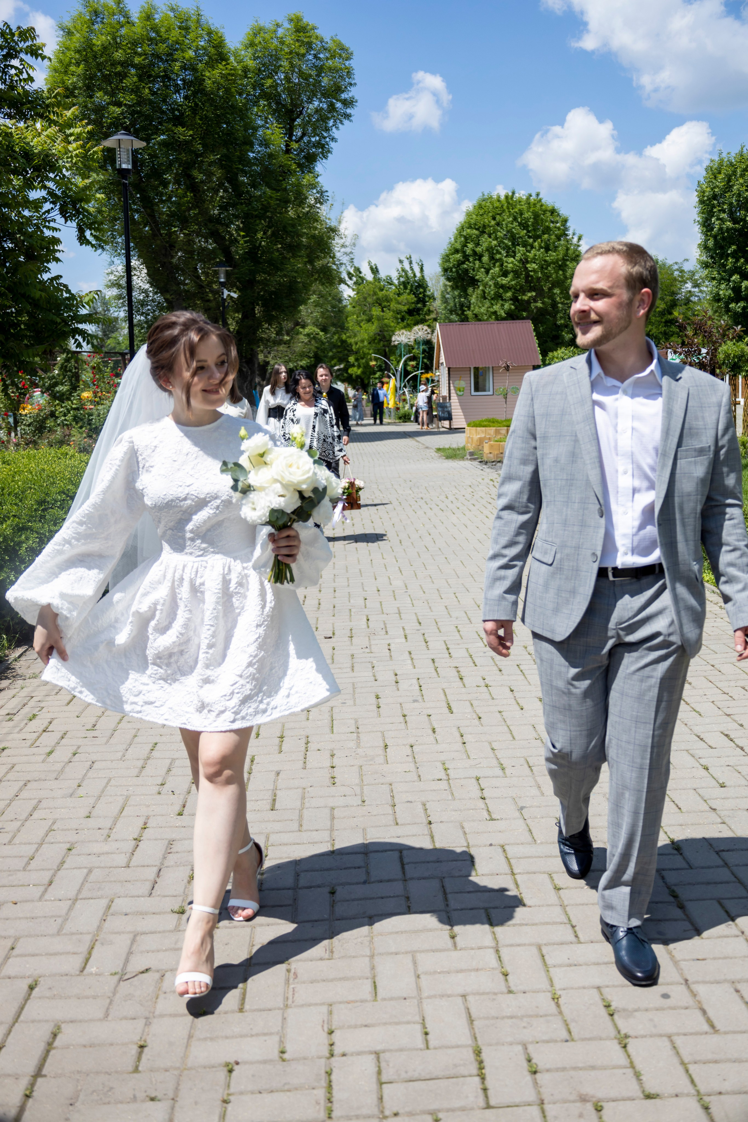 Елизавета и Павел. Свадебные «живые» фото с прогулки. г. Новошахтинск. Свадебный фотограф ростовская область