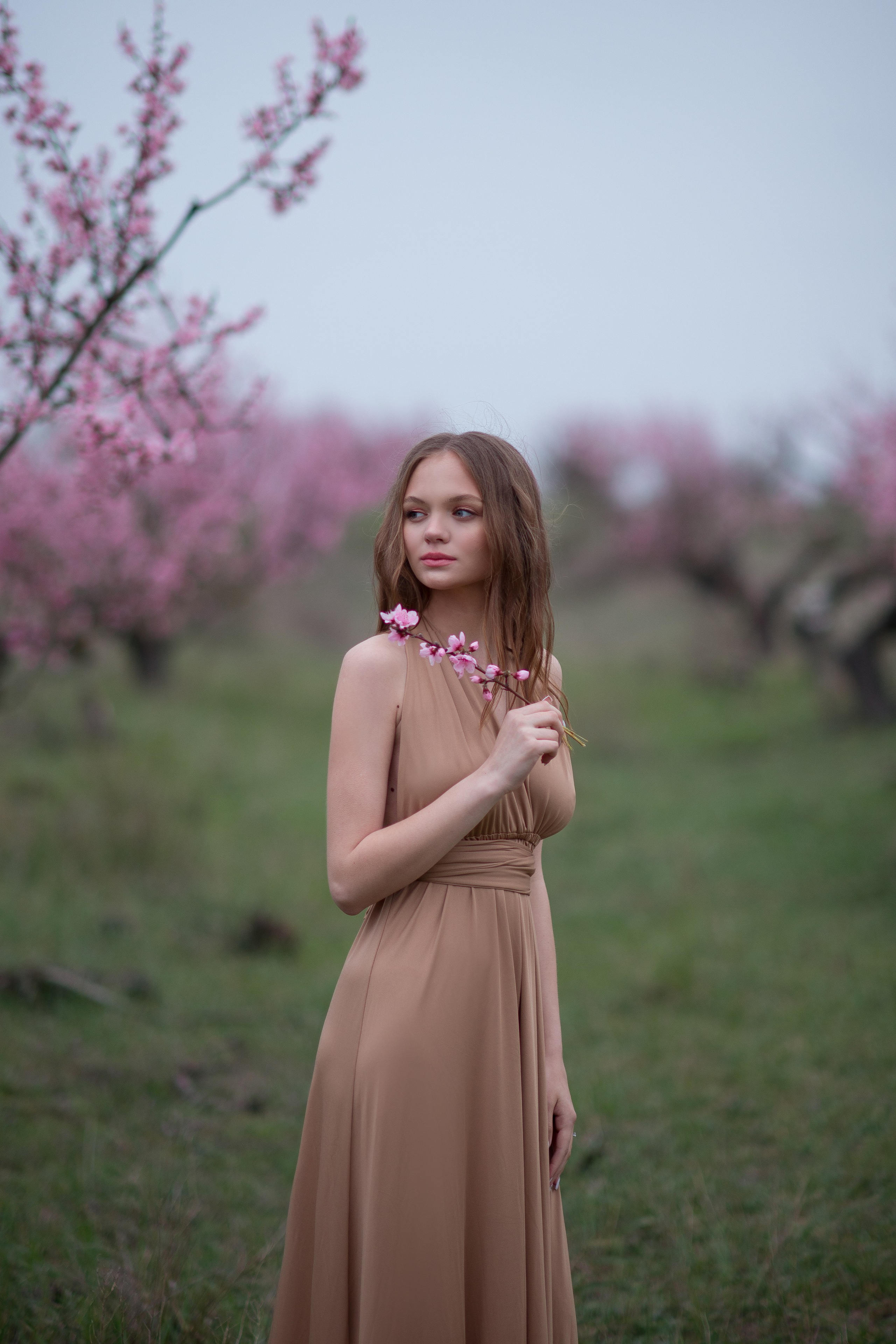 Прокат бежевого платья-трансформера на выездную фотосессию в Севастополе