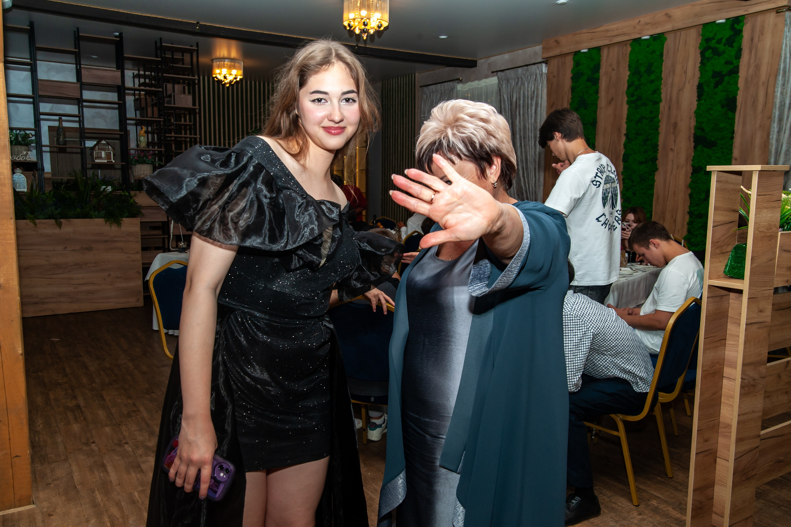 Выпускной МАОУ СОШ № 17 им. Эдуарда Есаяна. Свадебный и семейный фотограф Денис Лукьянов в Краснодаре, Краснодарском крае и Республике Крым