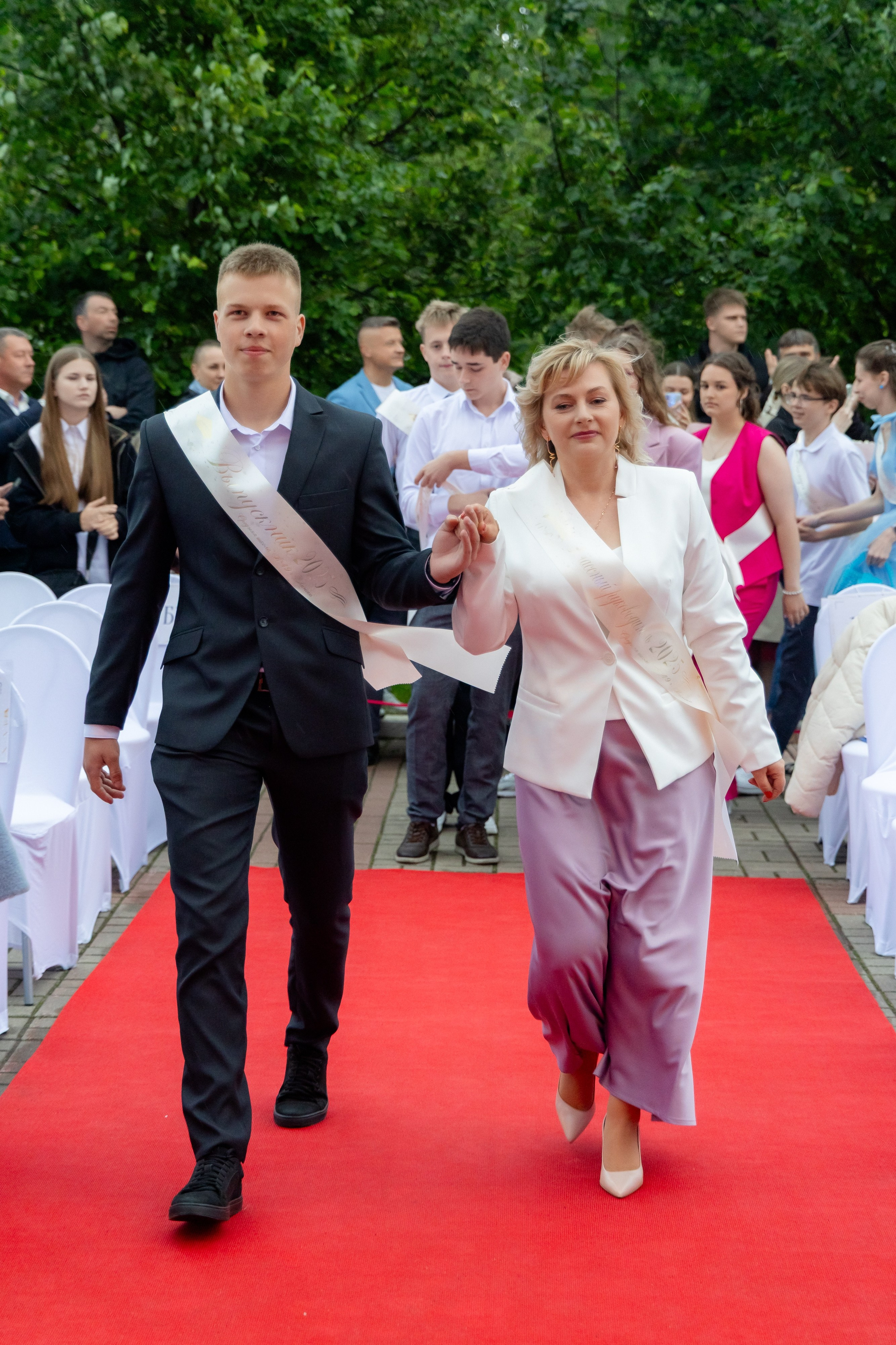 Школьный выпускной 2025 год в Минске, Беларуси. Свадебный фотограф в Минске/Беларуси Сергей Спиридонов