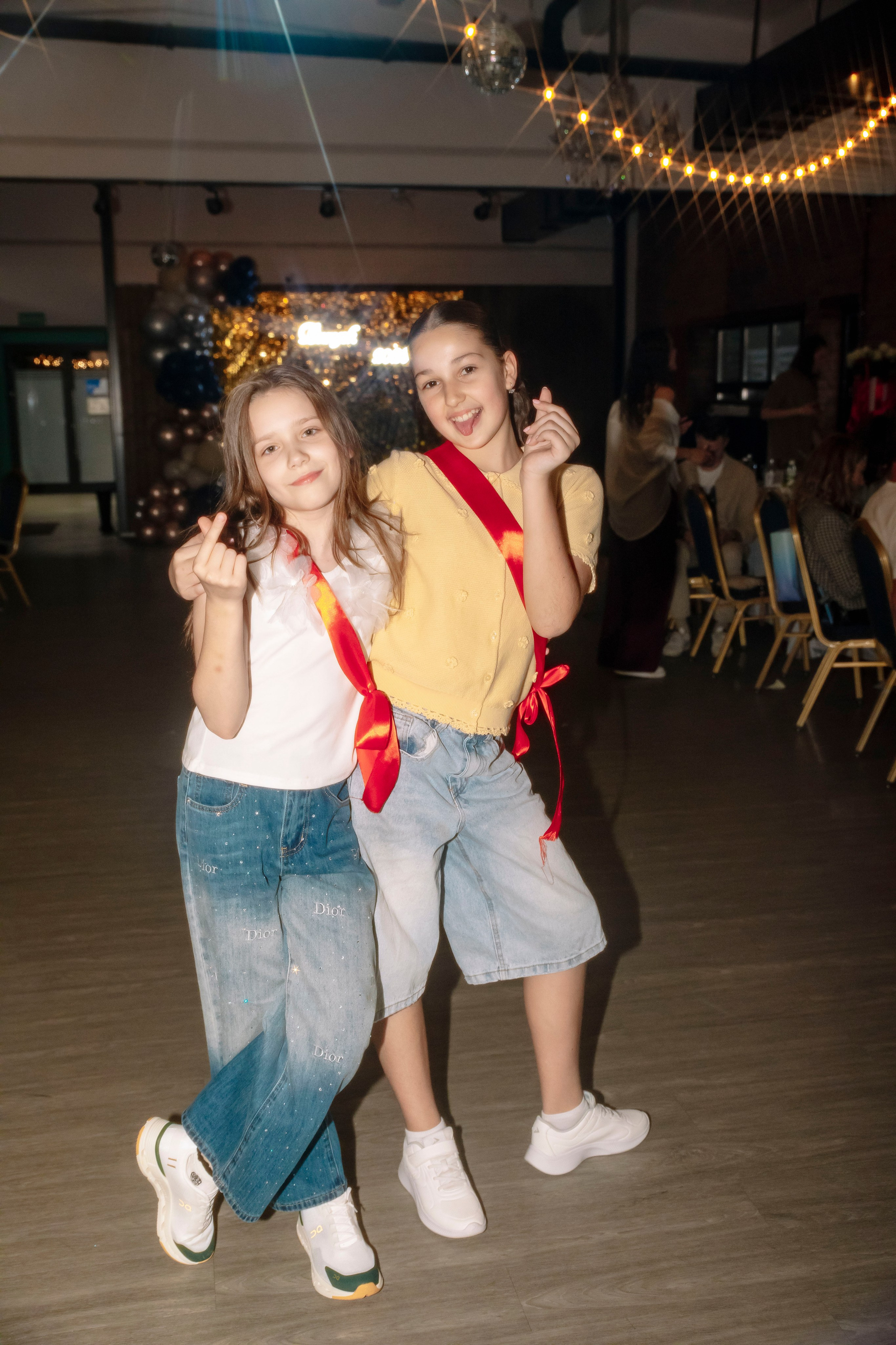 Выпускной 2026, Школа № 548, Класс 4 «Е». Профессиональный фотограф в Москве | Заказать фотосессию и съемку