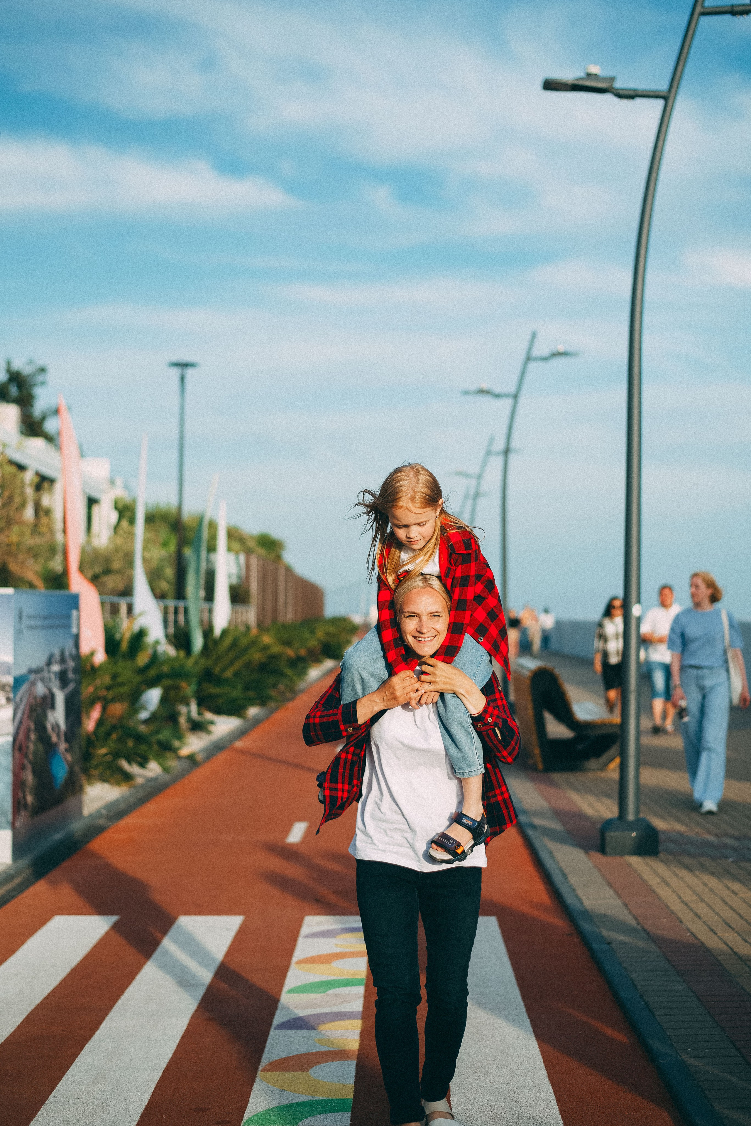 Фотосессия в Сириусе набережная олимпийского парка. Фотограф в Сочи — Маргарита Поганова