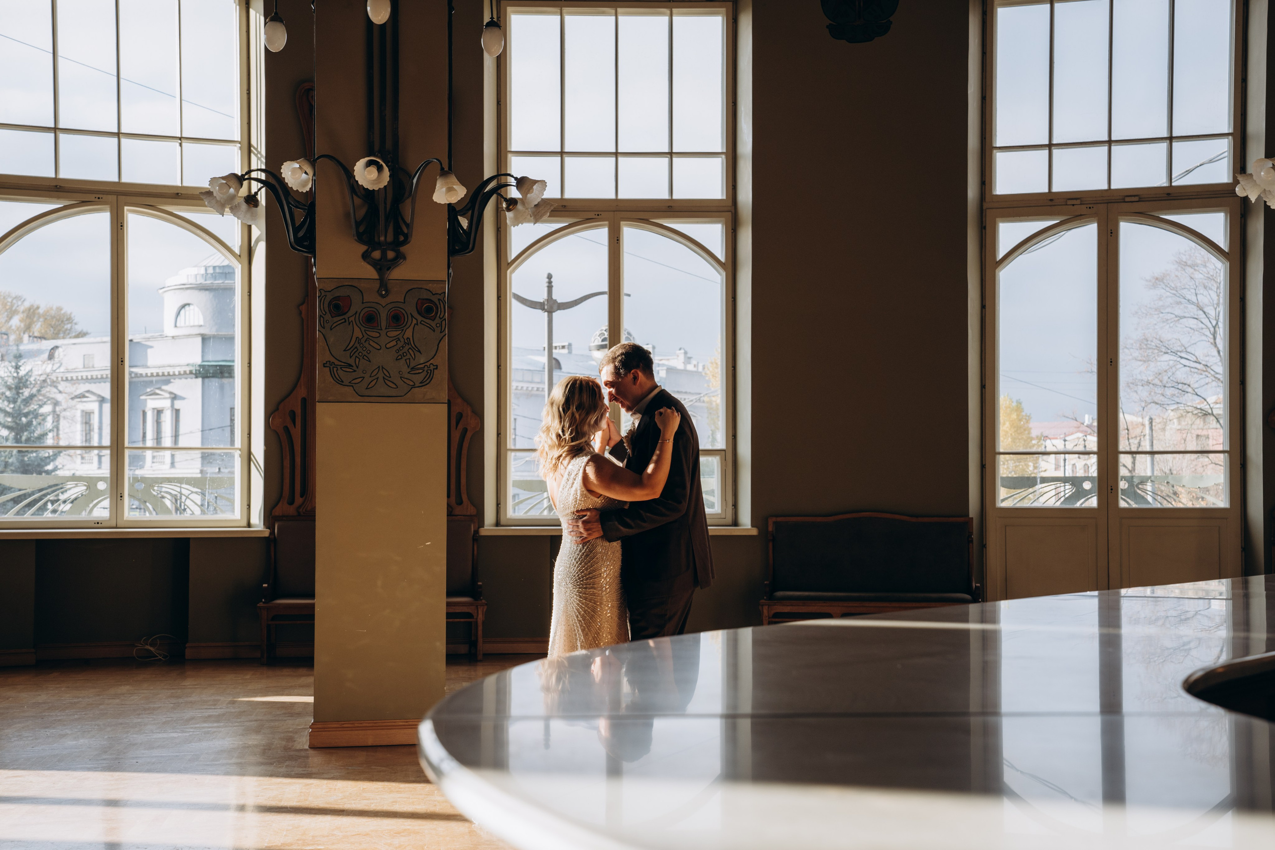 Качественная свадебная съемка в Москве — романтичные и динамичные фотографии с профессиональной обработкой.