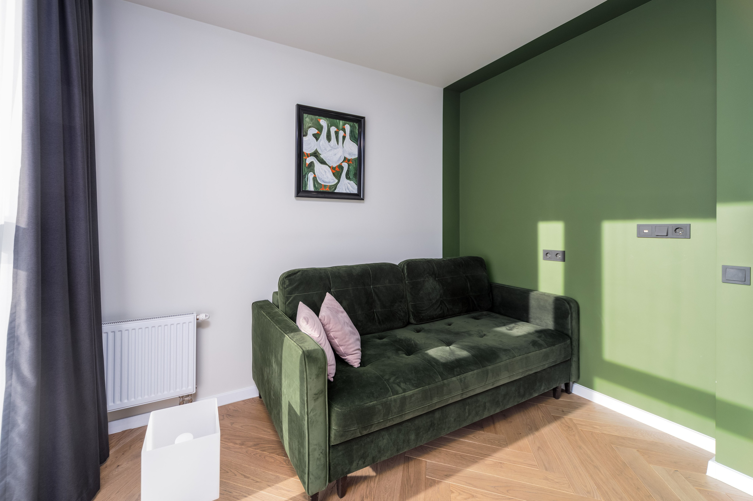 ТВ зона в гостиной двухкомнатной квартиры