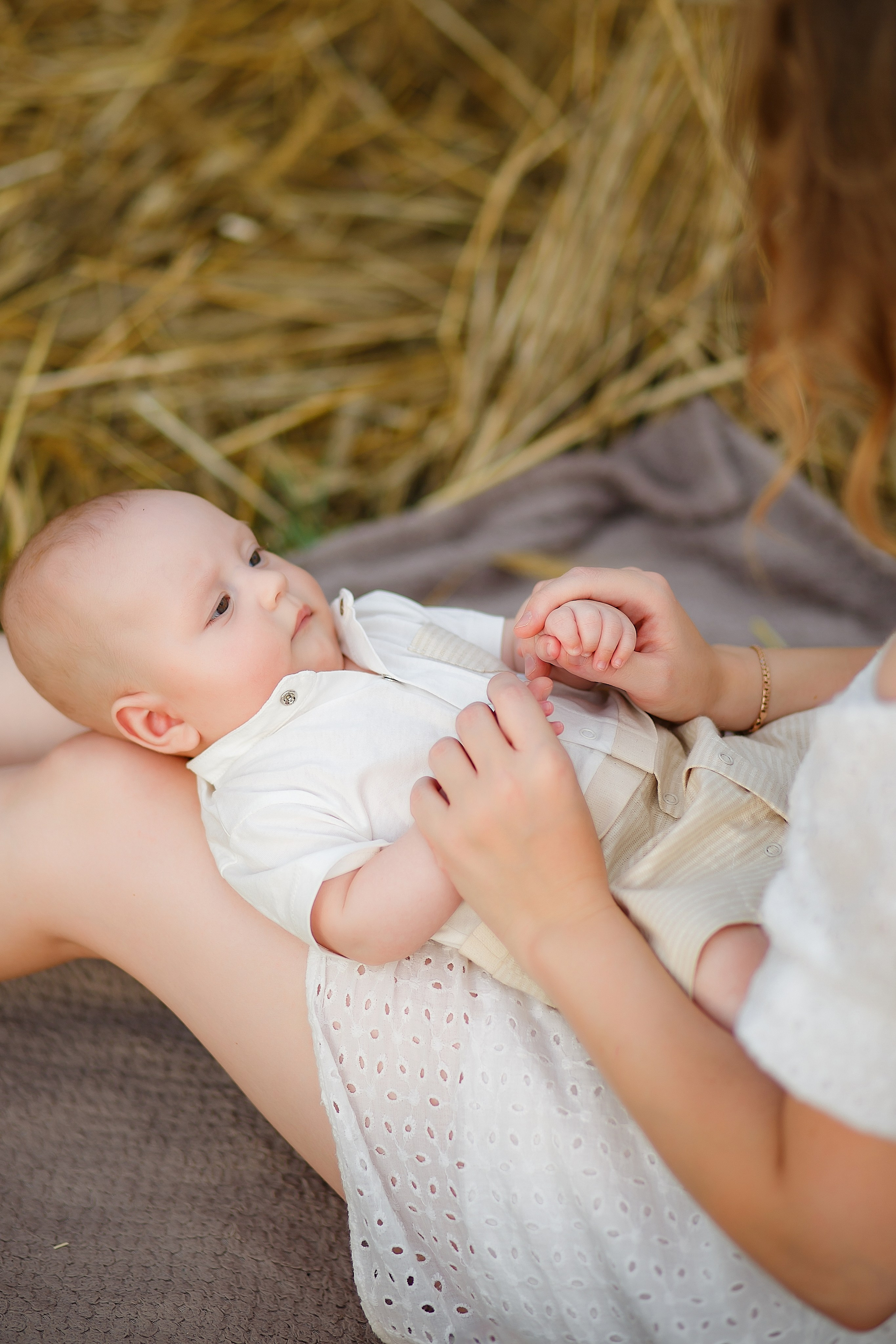 Семейная фотосессия на природе у подножия торатау. Семейный и детский фотограф в Стерлитамаке Разина Рахмангулова