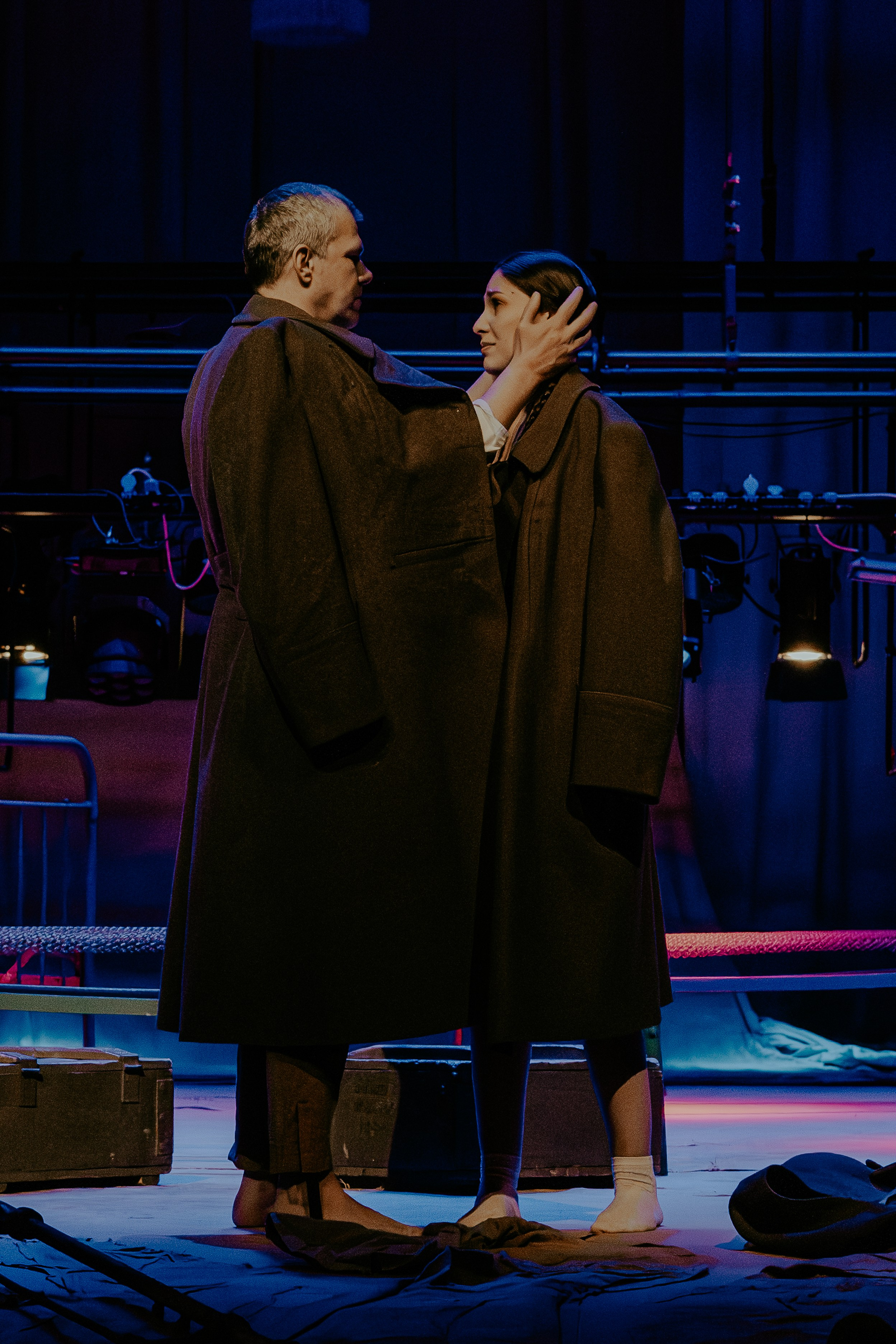 Театр Юного Зрителя " Не покидай меня». Фотограф Марк Файзулин